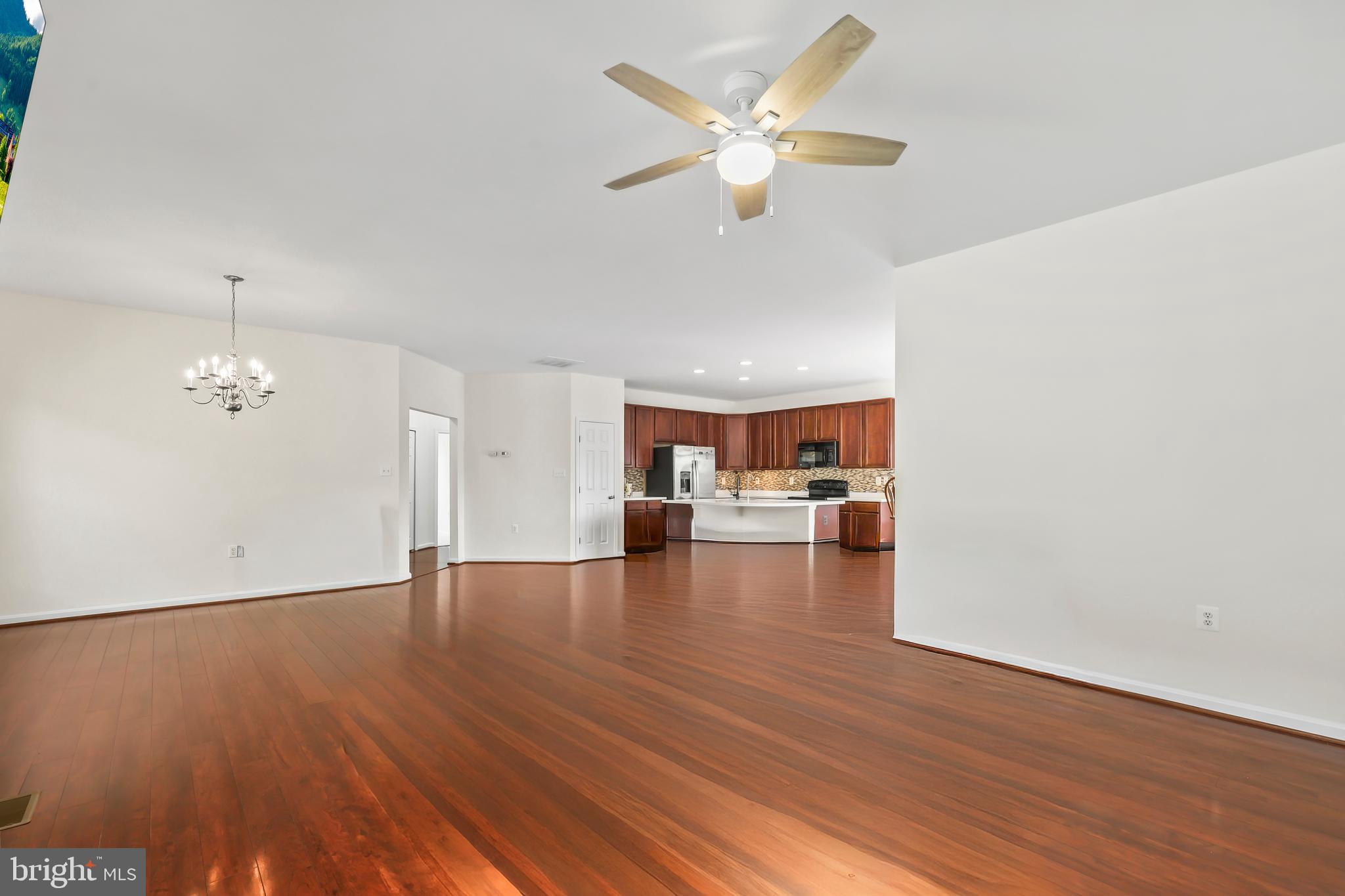 ROUND HILL - Residential