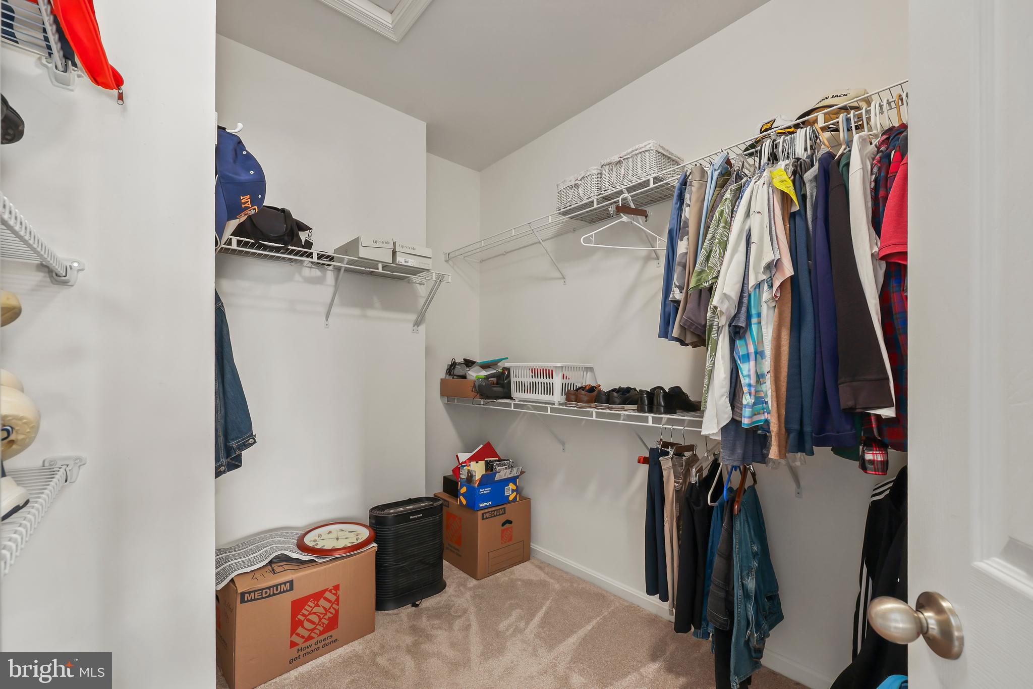 ROUND HILL - Residential