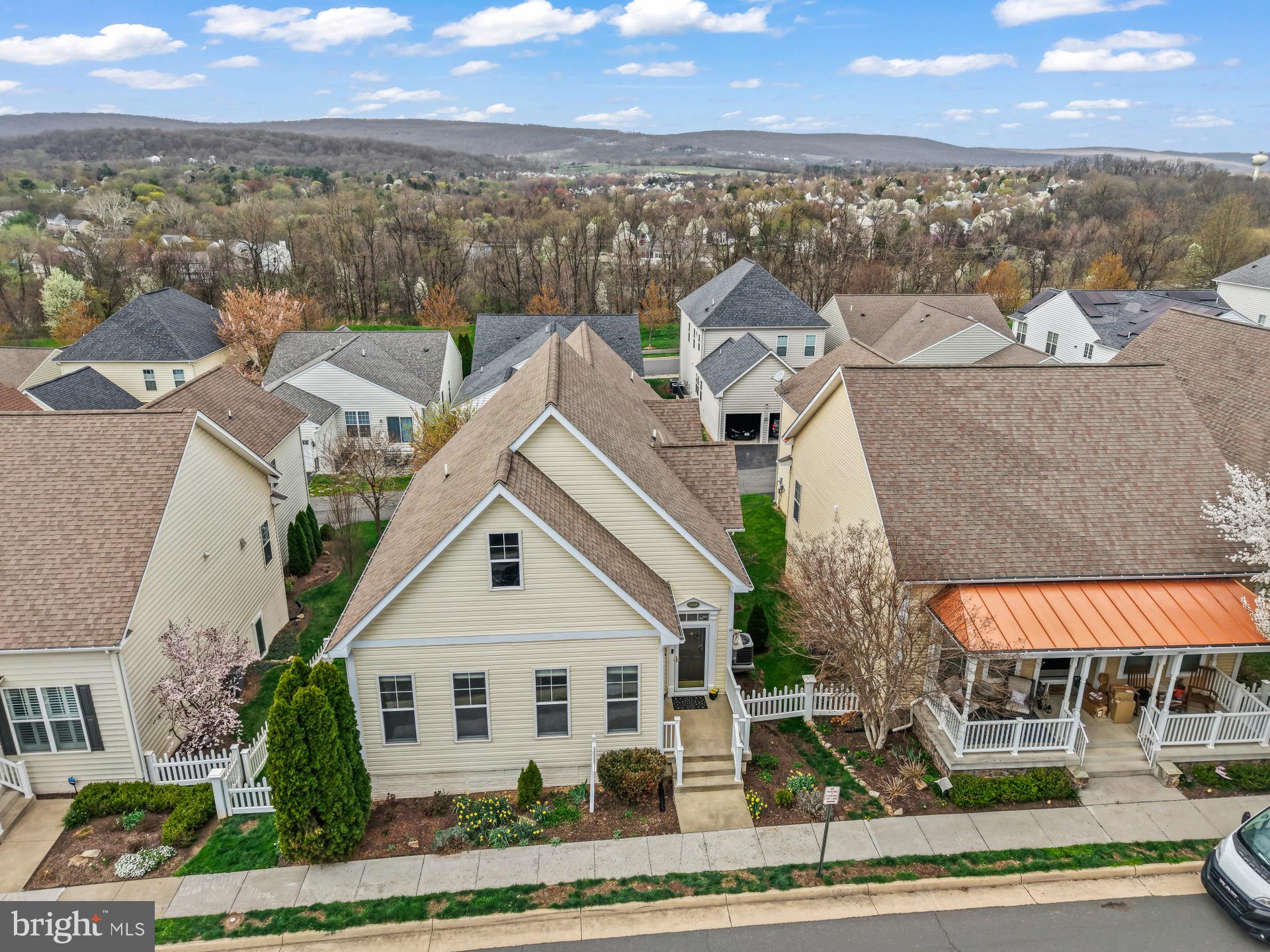 ROUND HILL - Residential