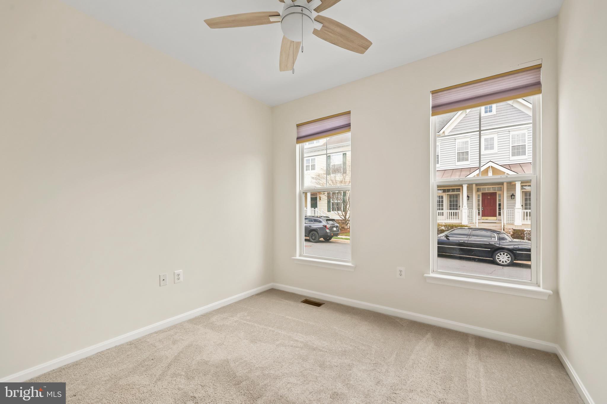 ROUND HILL - Residential