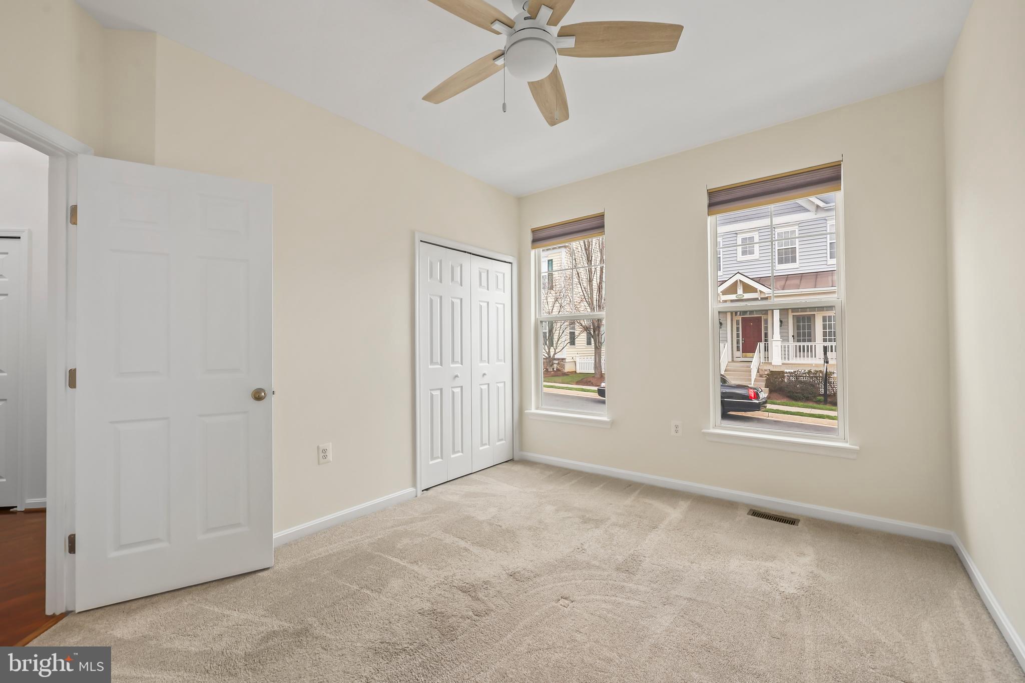 ROUND HILL - Residential