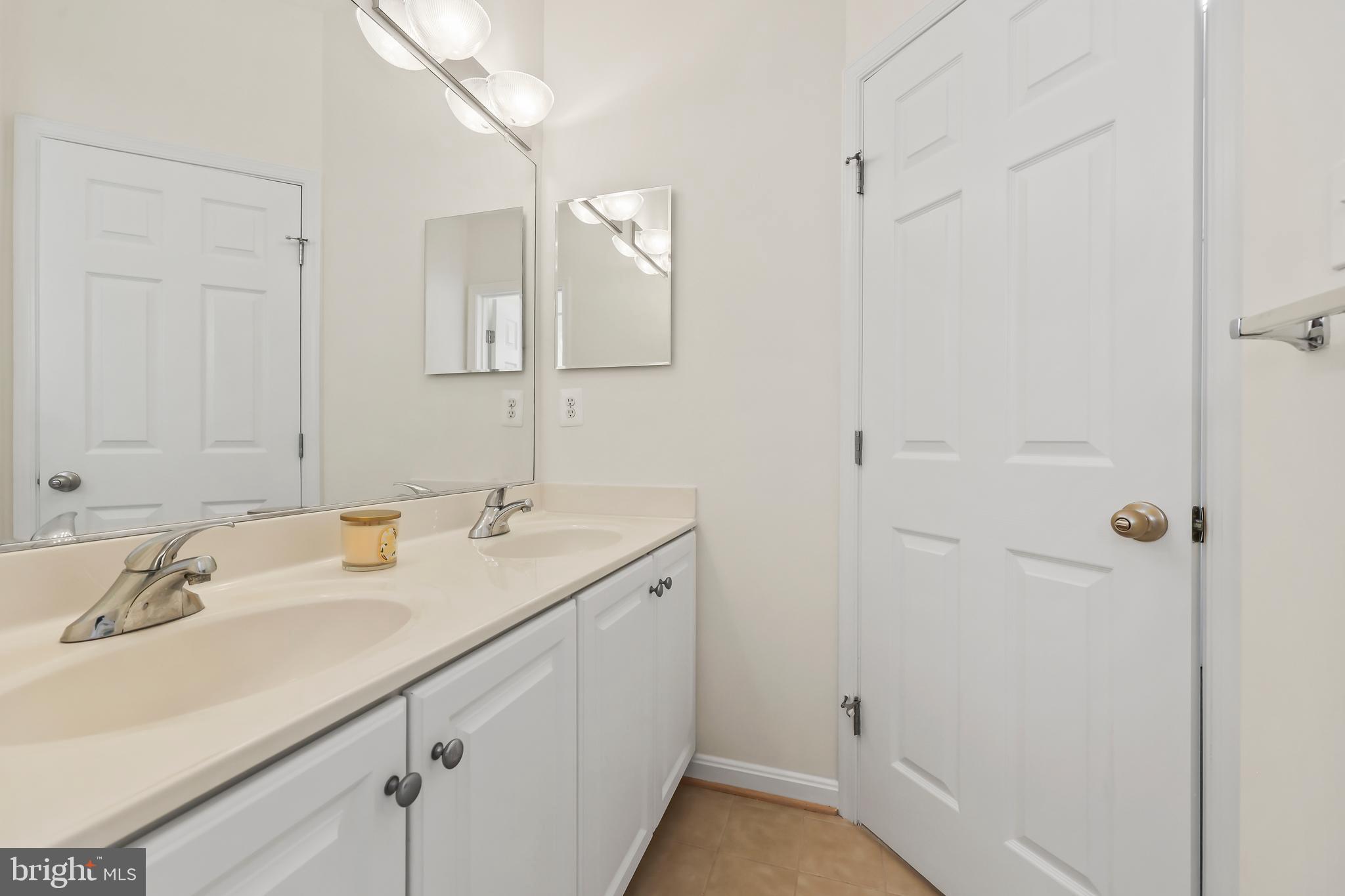 ROUND HILL - Residential