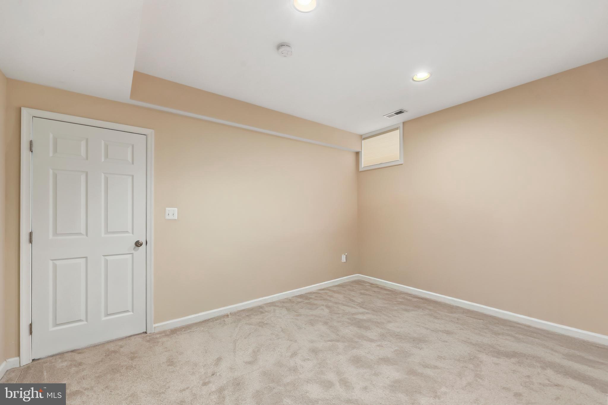 ROUND HILL - Residential