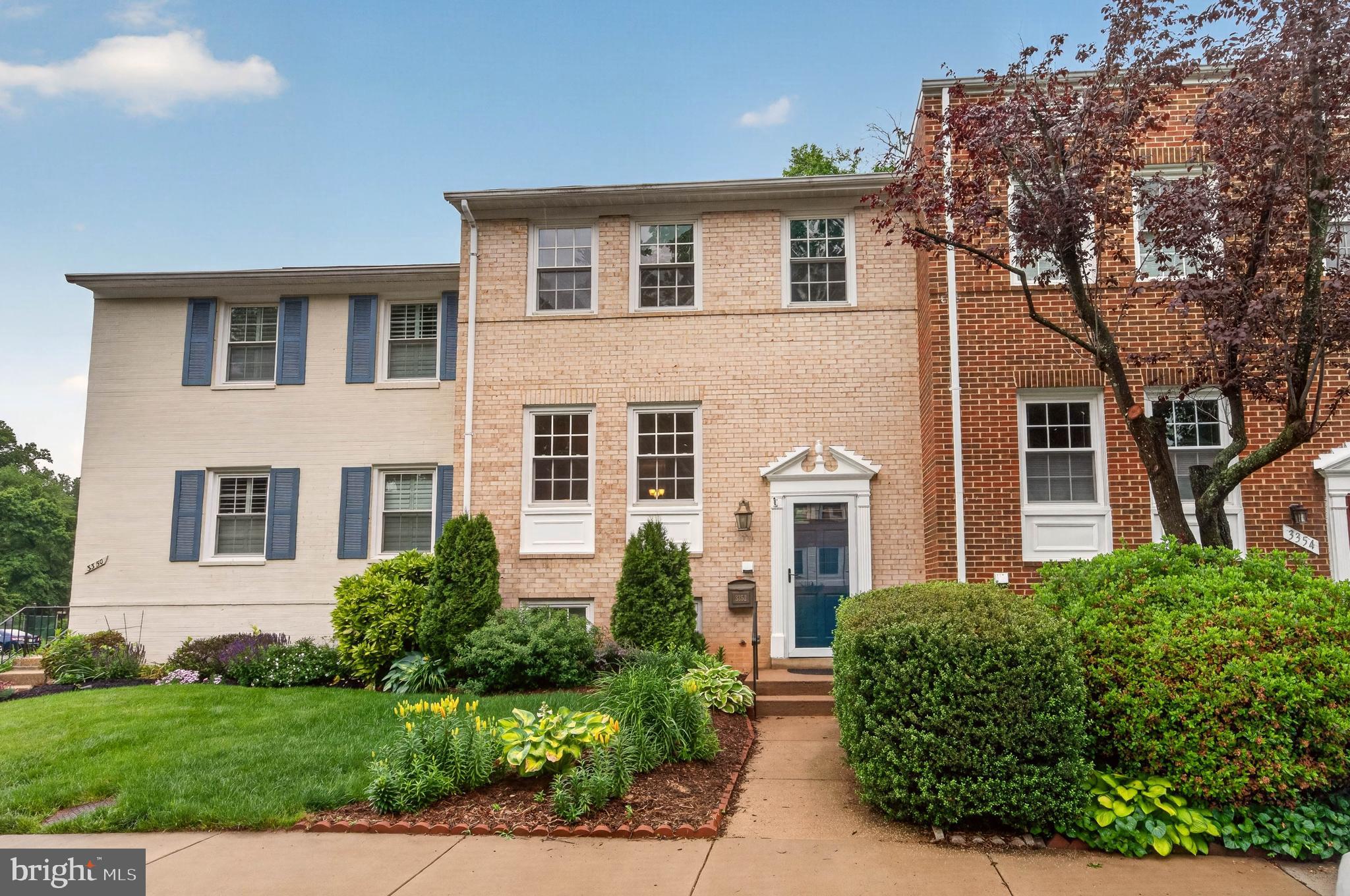 STRATHMEADE SQUARE - Residential