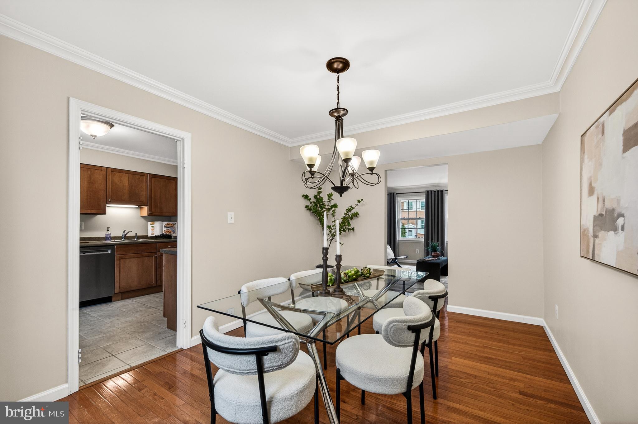 STRATHMEADE SQUARE - Residential