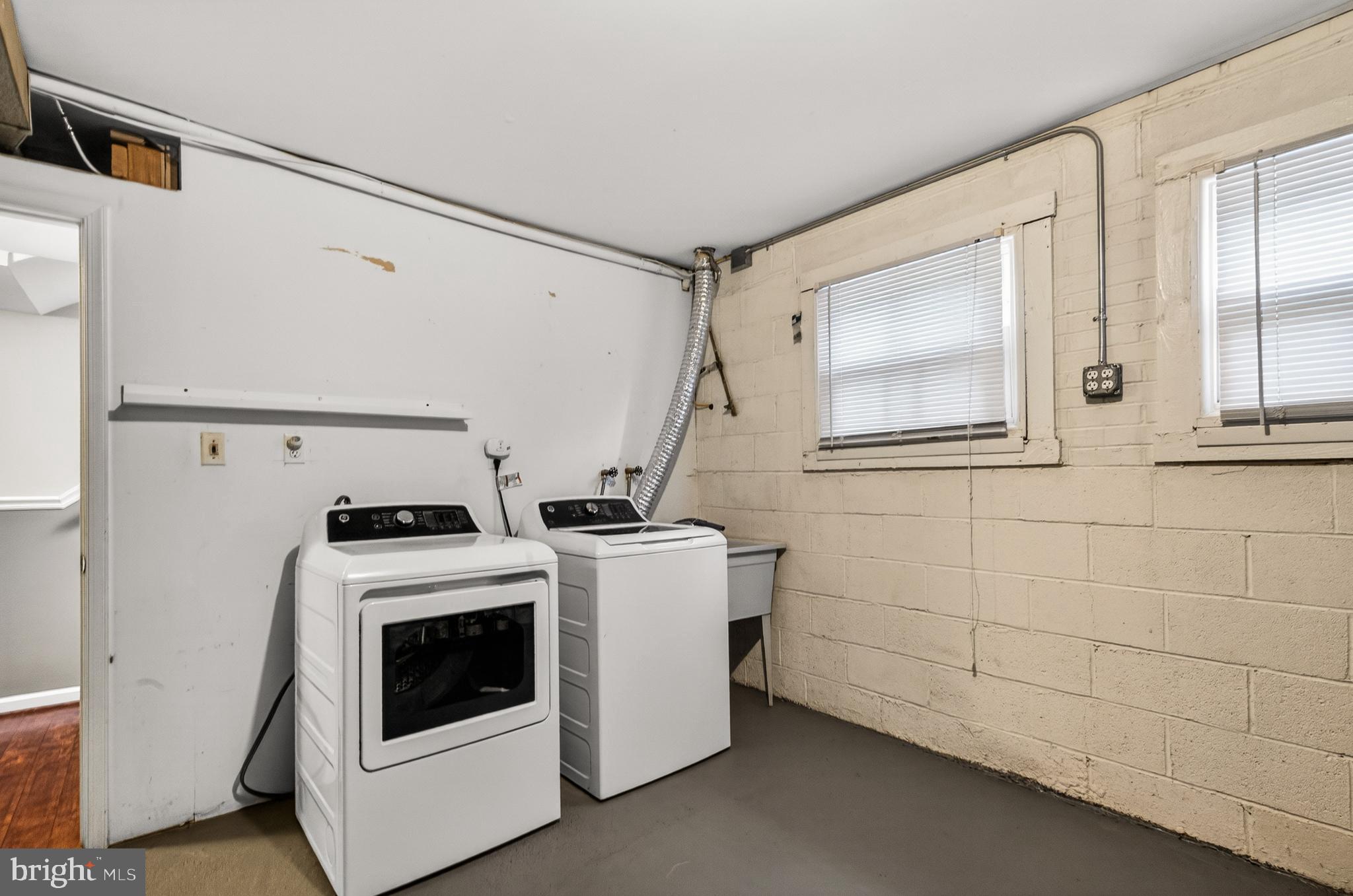 STRATHMEADE SQUARE - Residential