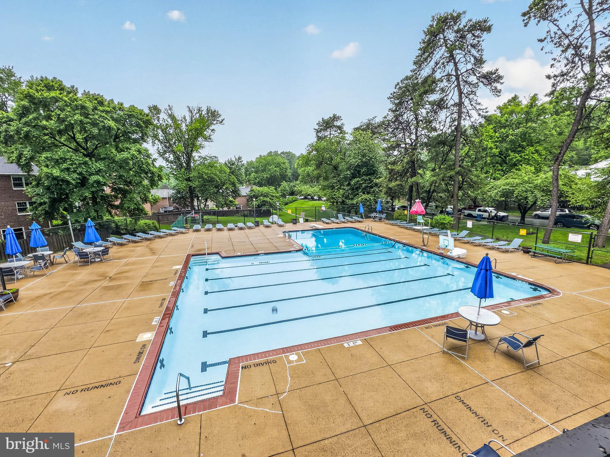 STRATHMEADE SQUARE - Residential