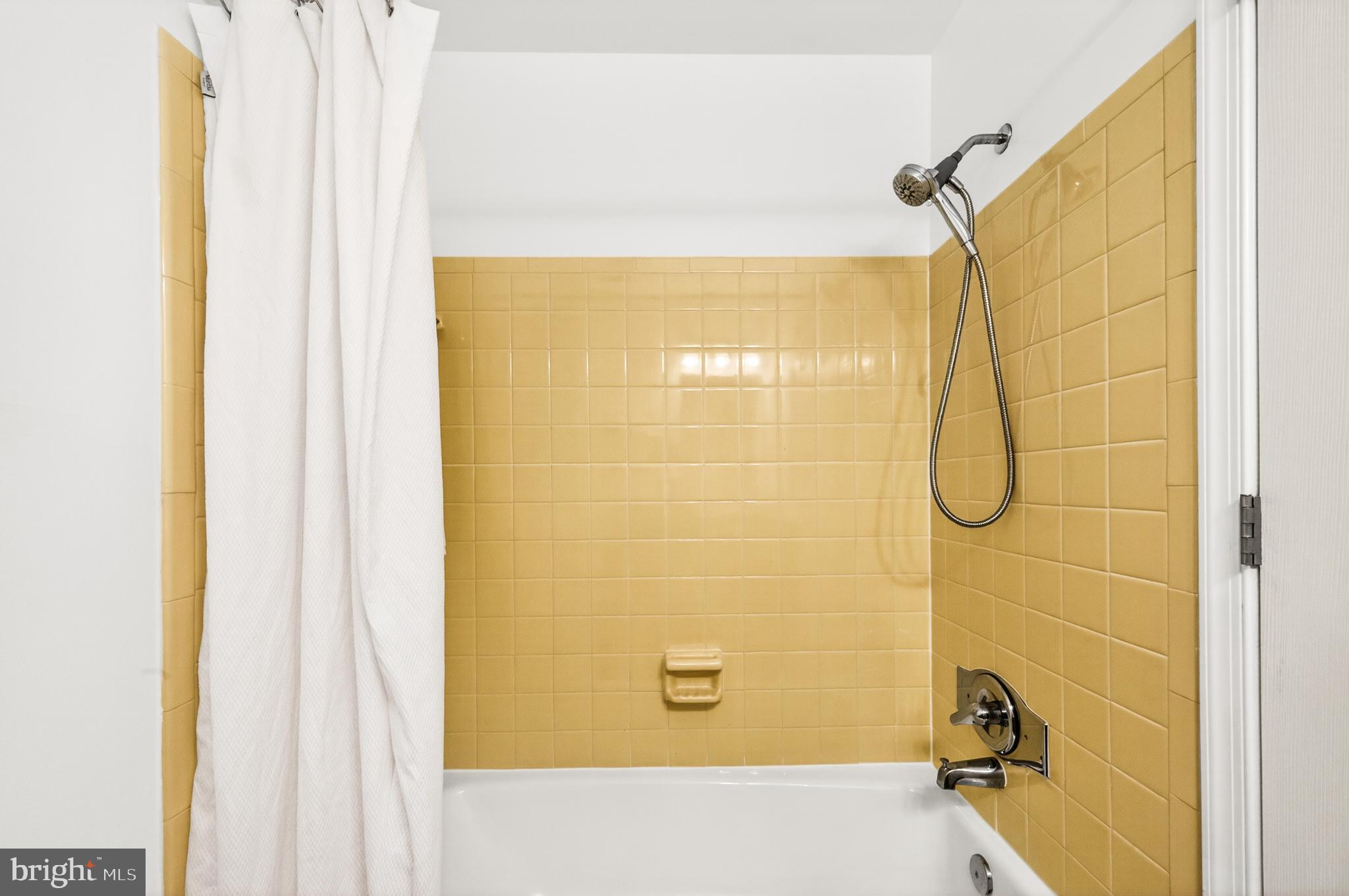 STRATHMEADE SQUARE - Residential