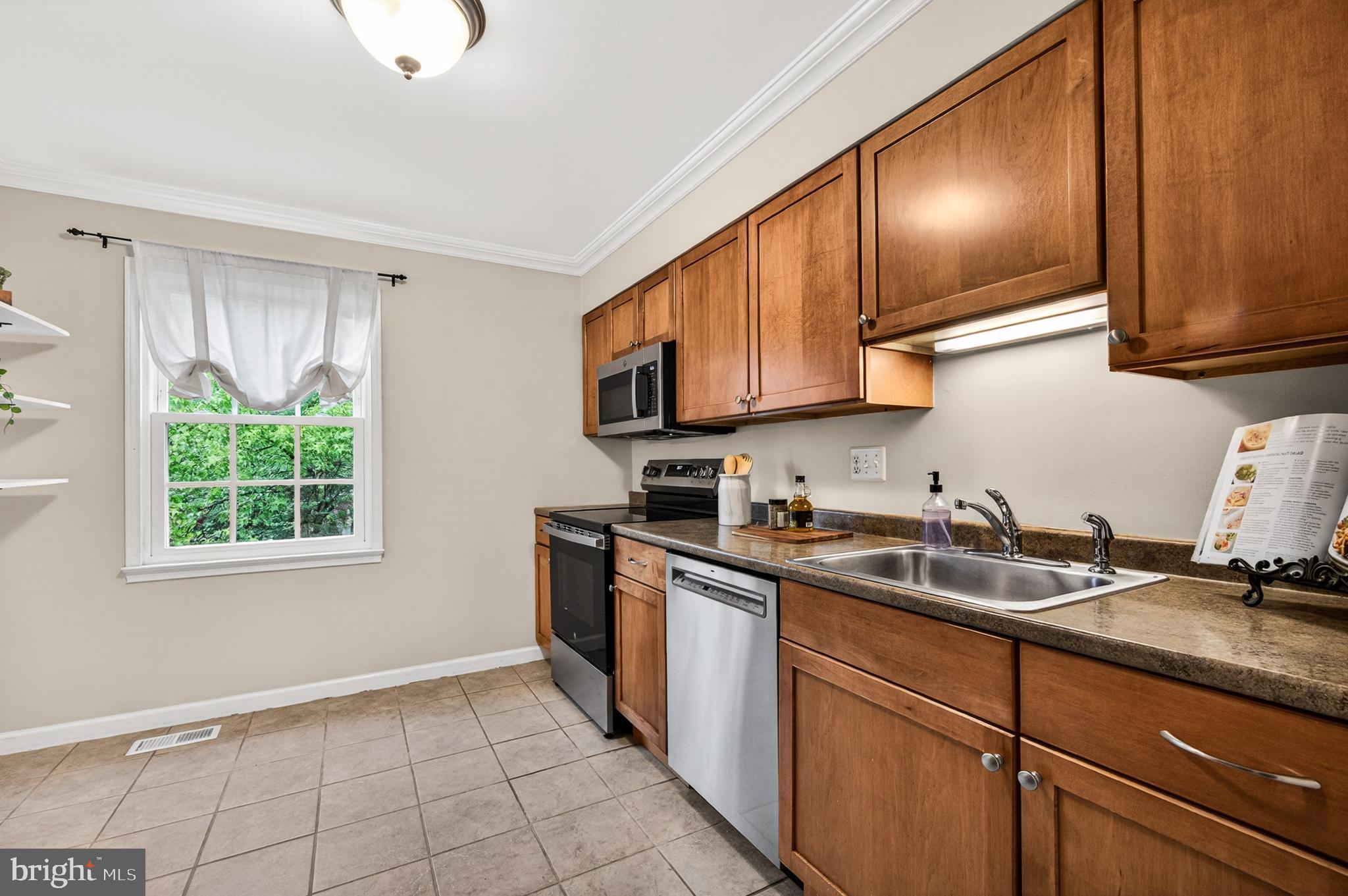 STRATHMEADE SQUARE - Residential