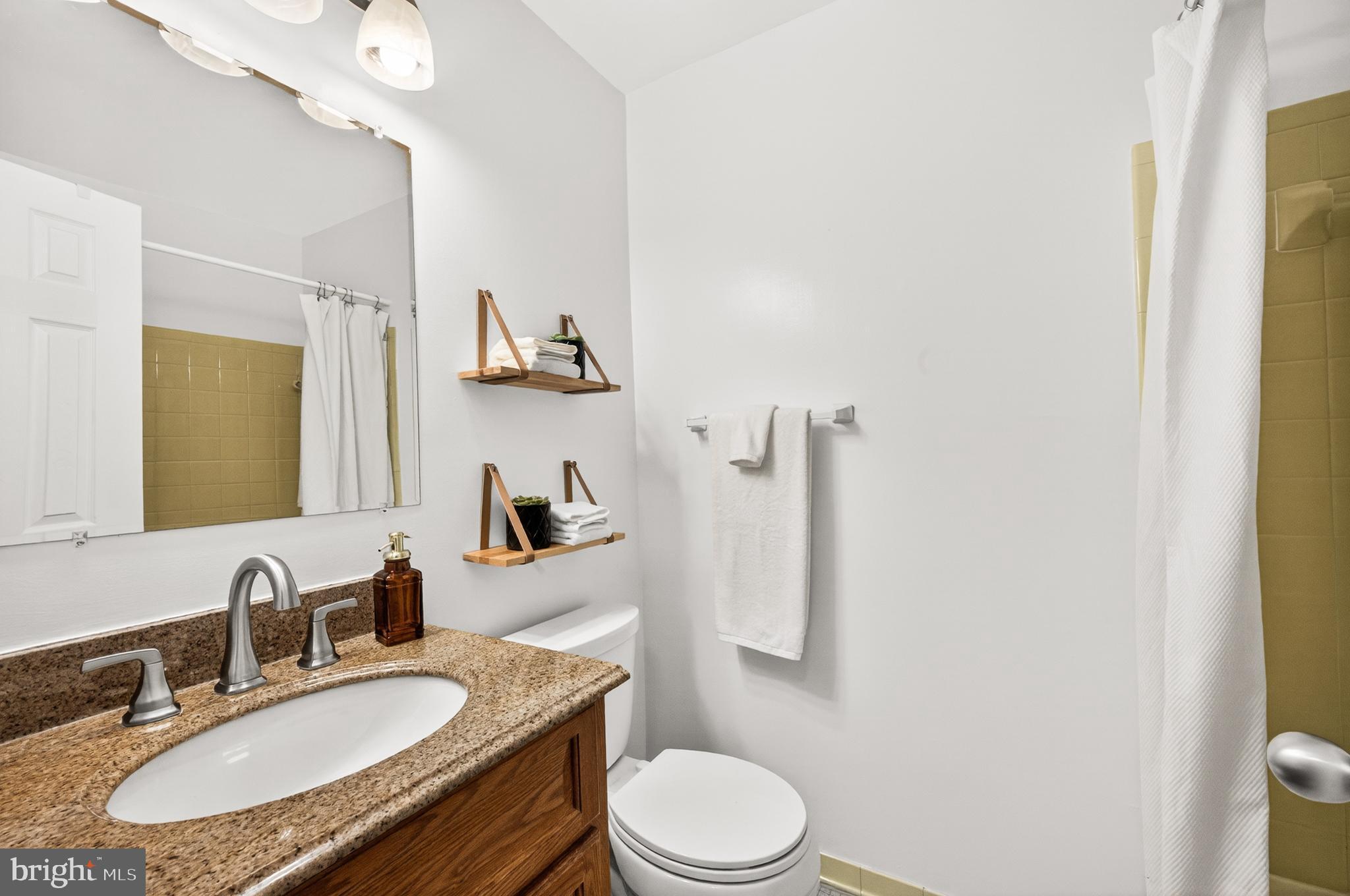 STRATHMEADE SQUARE - Residential