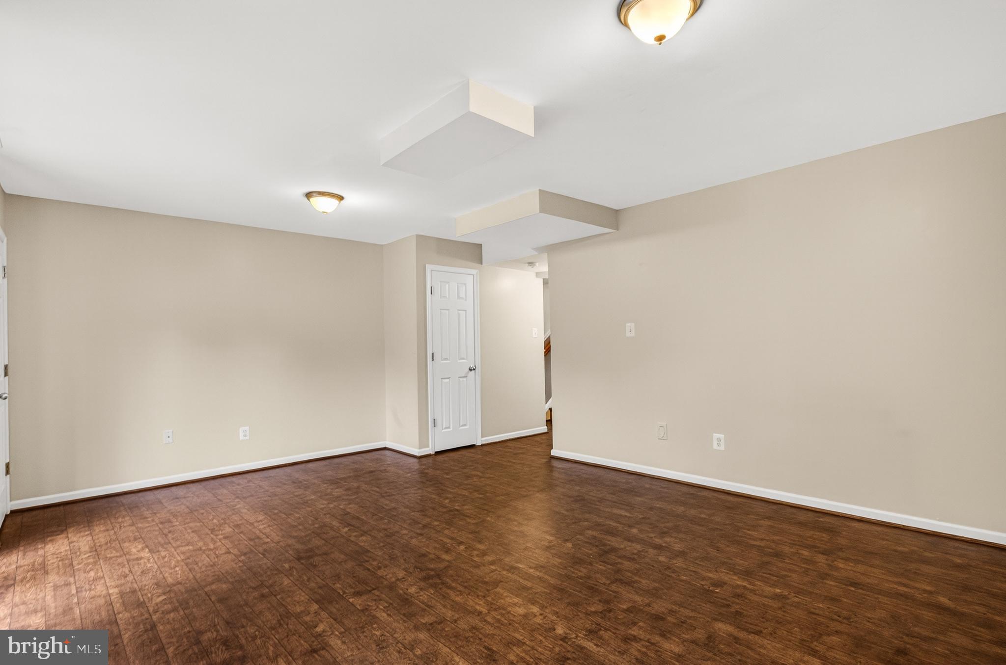 STRATHMEADE SQUARE - Residential