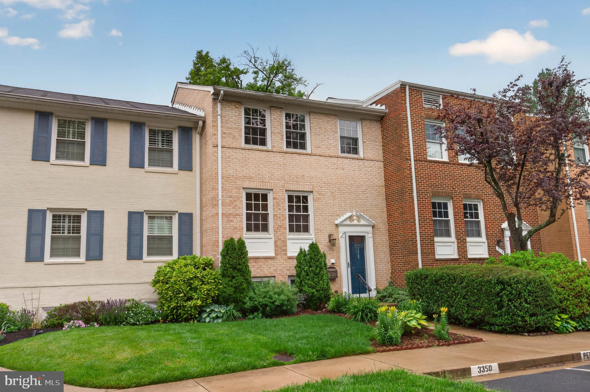 STRATHMEADE SQUARE - Residential