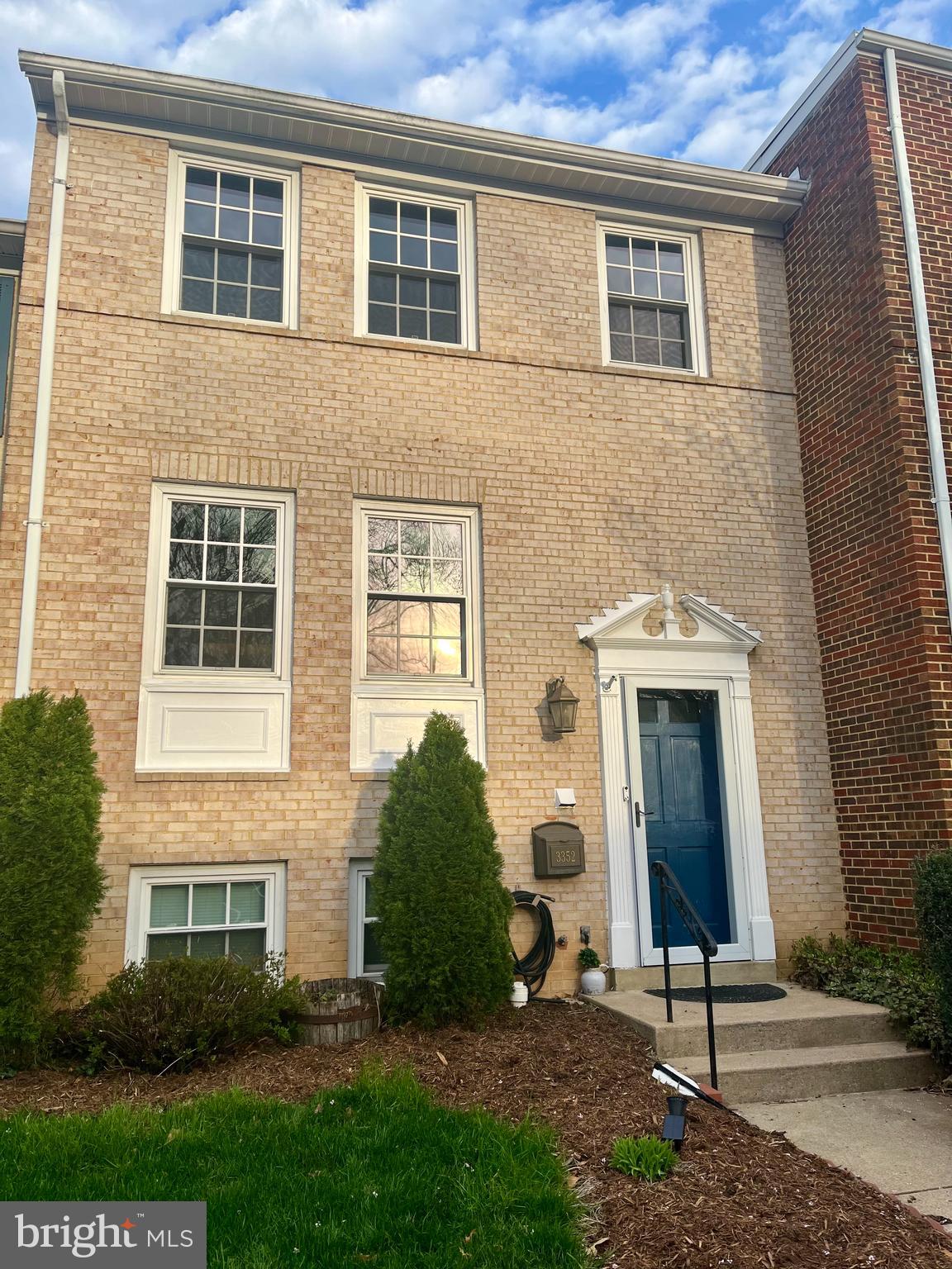 STRATHMEADE SQUARE - Residential