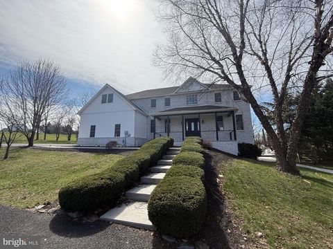 7 BEVERLY COURT CARLISLE PA 17015