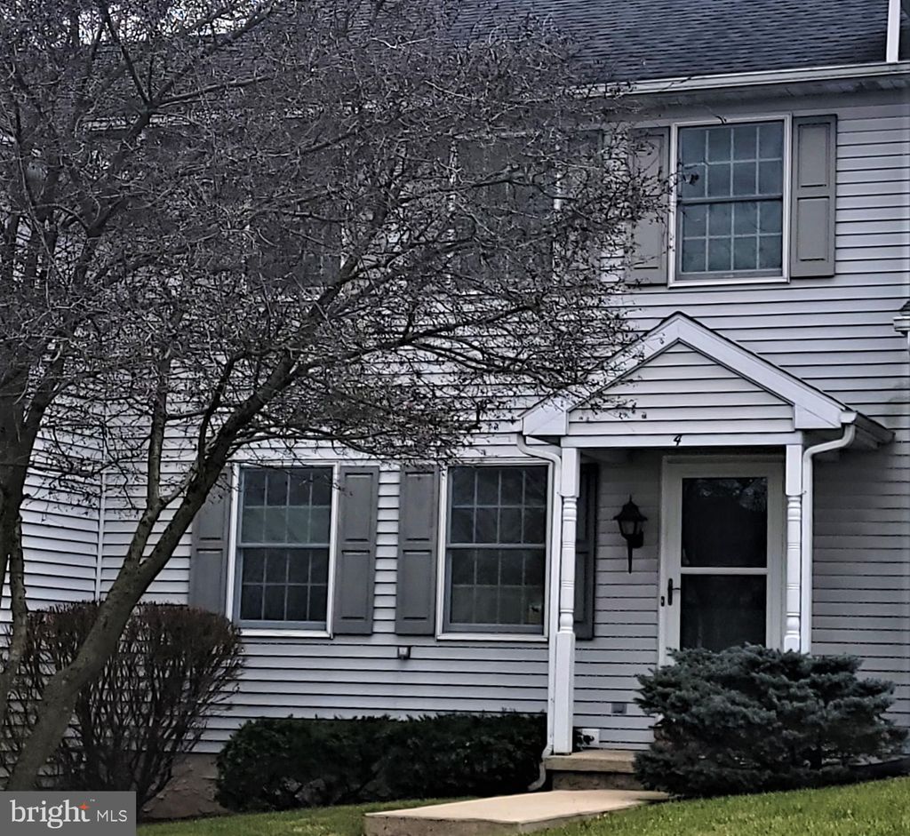 Photo of 4 PARKVIEW DR, REINHOLDS, PA 17569 (MLS # PALA2029942)