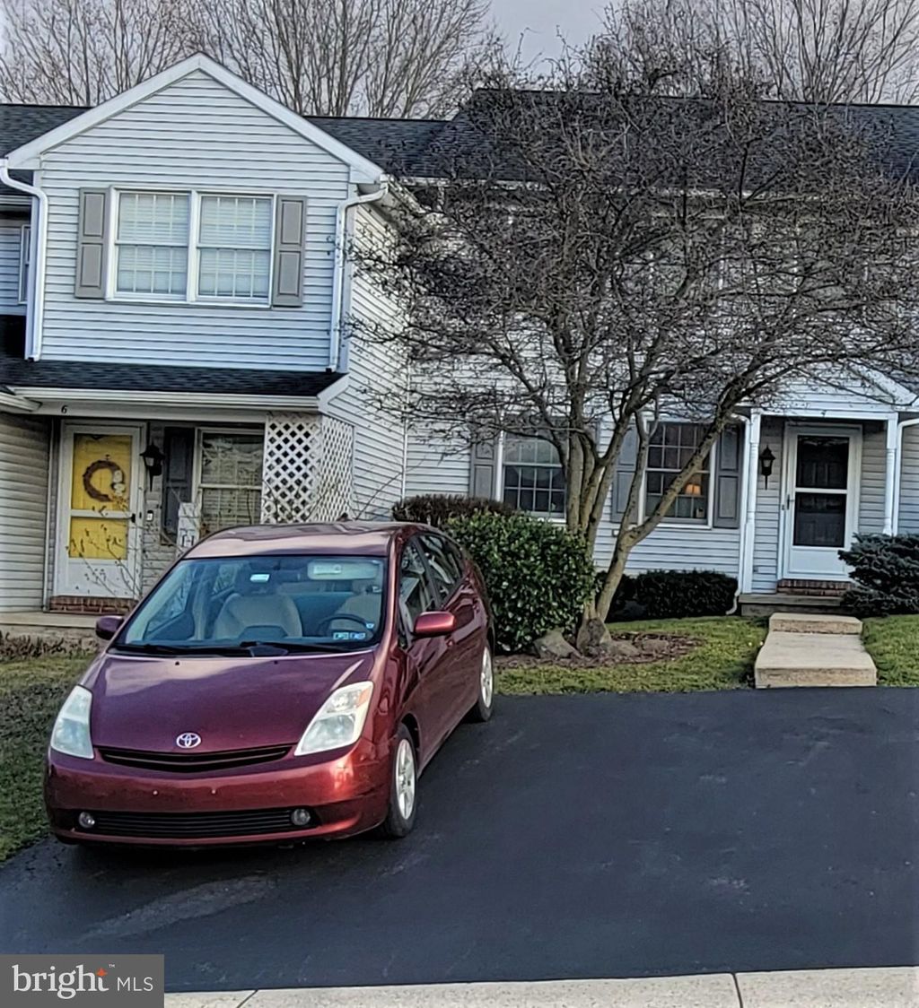 Photo of 4 PARKVIEW DR, REINHOLDS, PA 17569 (MLS # PALA2029942)