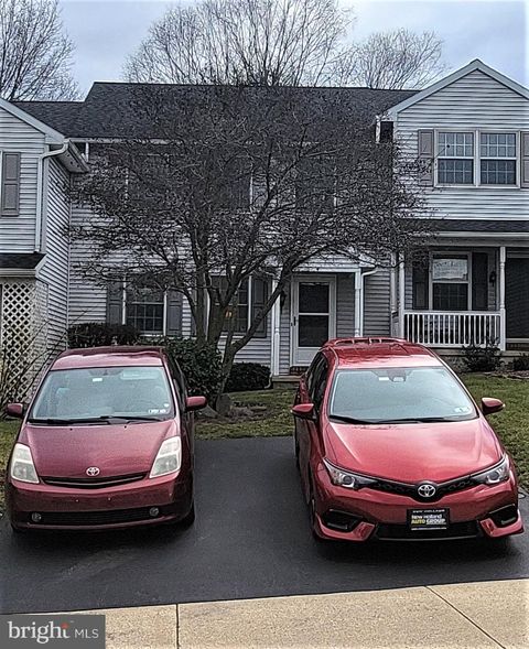 Photo of 4 PARKVIEW DR, REINHOLDS, PA 17569 (MLS # PALA2029942)