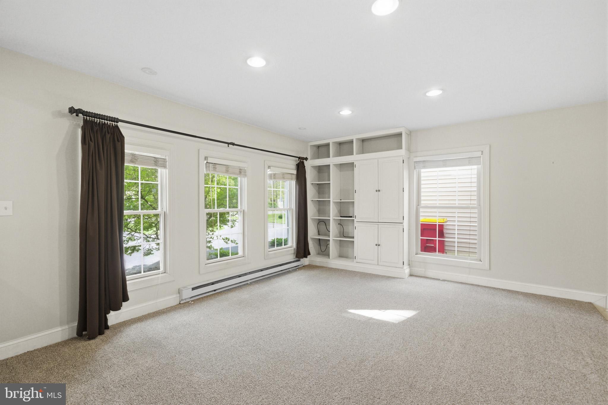 LAKE HERITAGE - Residential