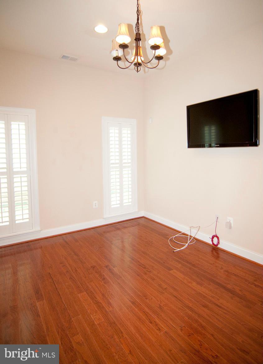 NORTHAMPTON - Residential