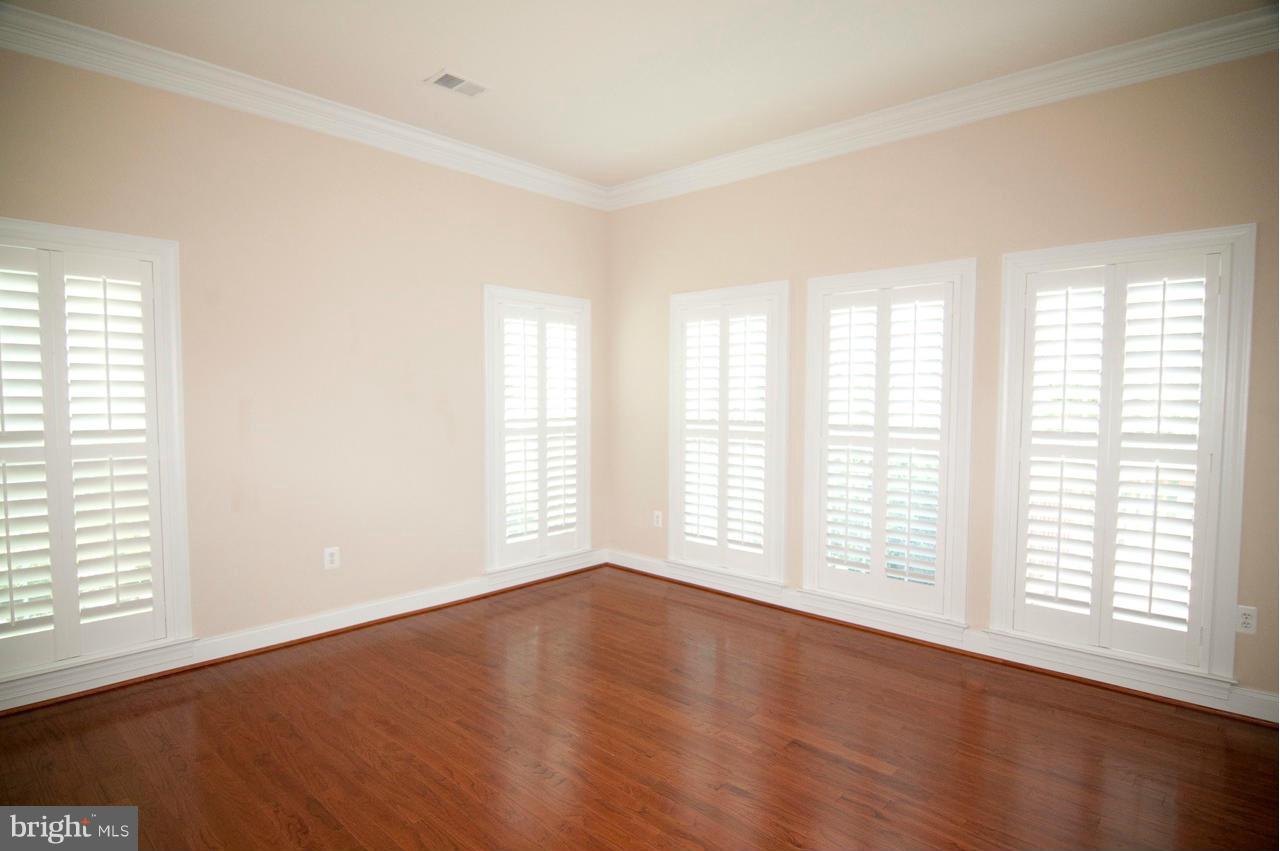 NORTHAMPTON - Residential