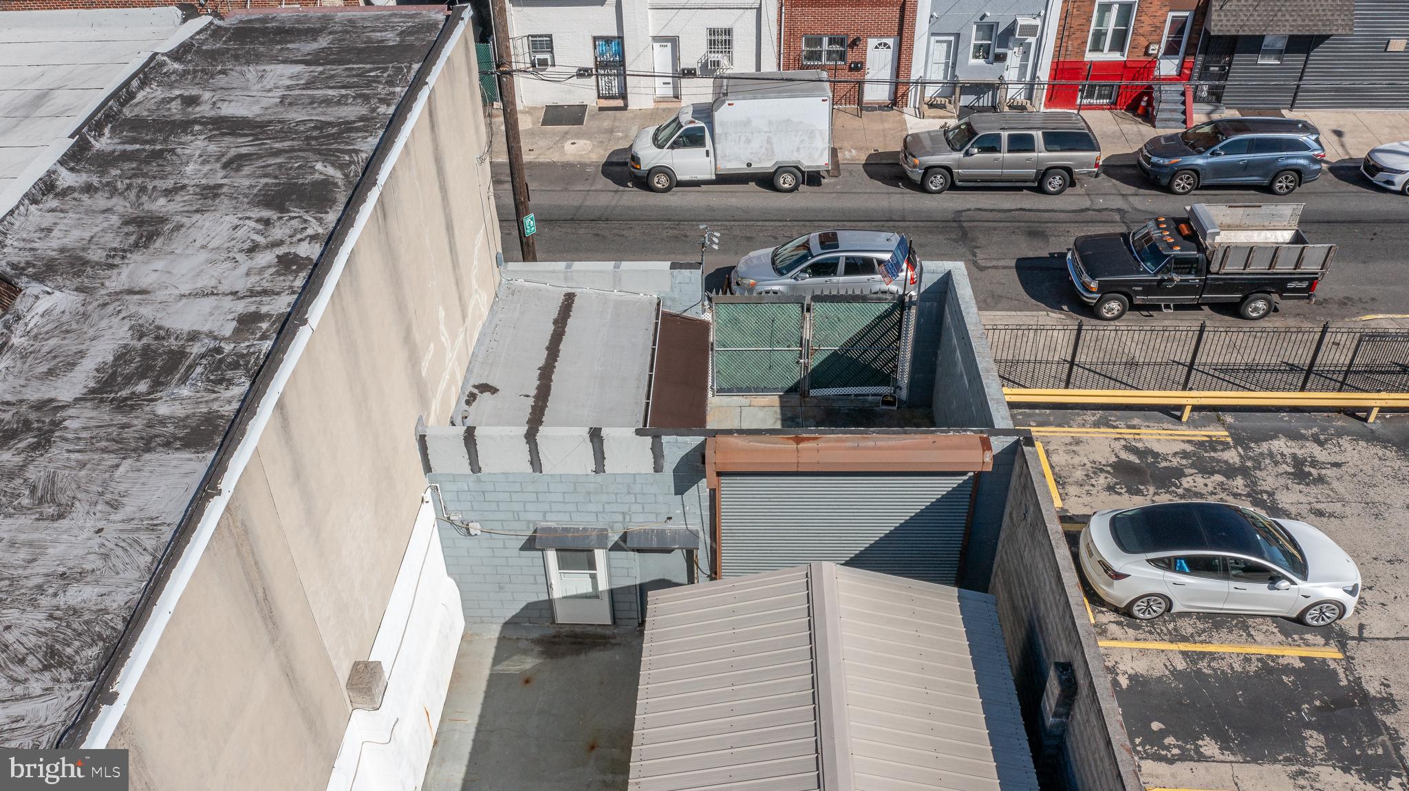 WHITMAN - Commercial Sale