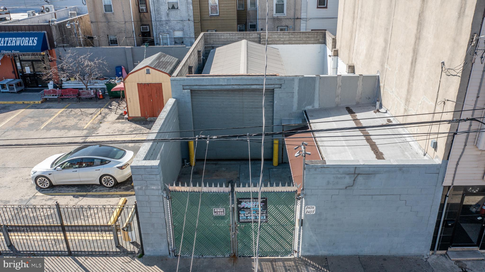 WHITMAN - Commercial Sale