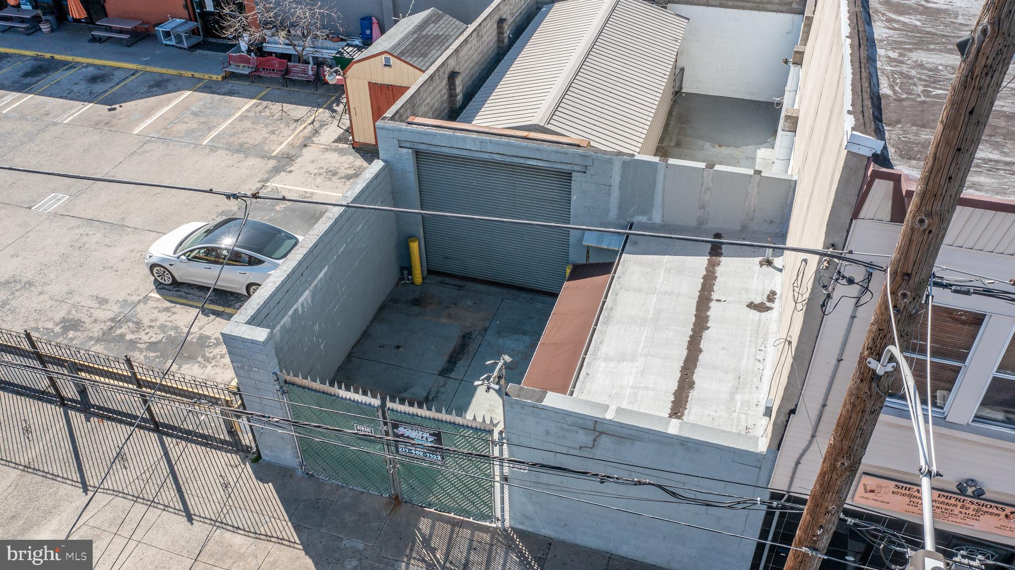 WHITMAN - Commercial Sale