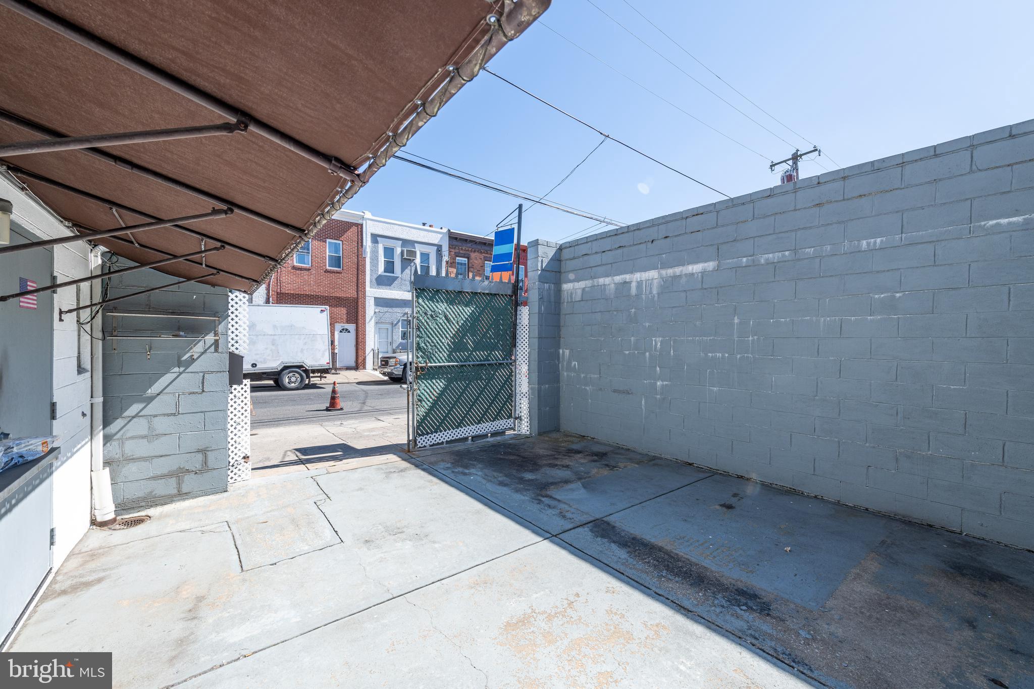 WHITMAN - Commercial Sale