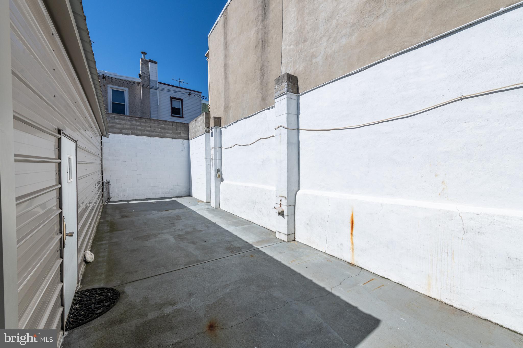 WHITMAN - Commercial Sale