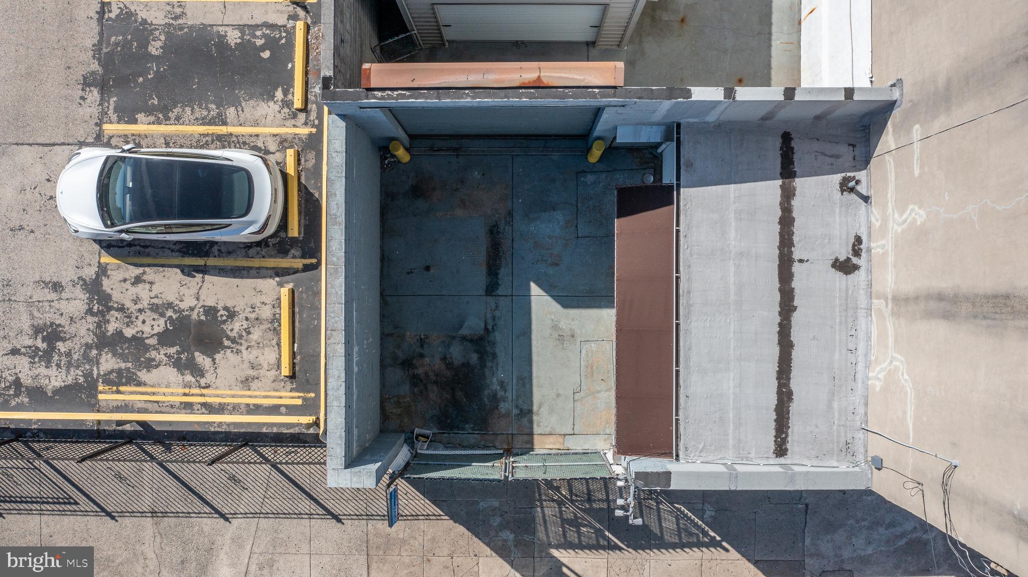 WHITMAN - Commercial Sale