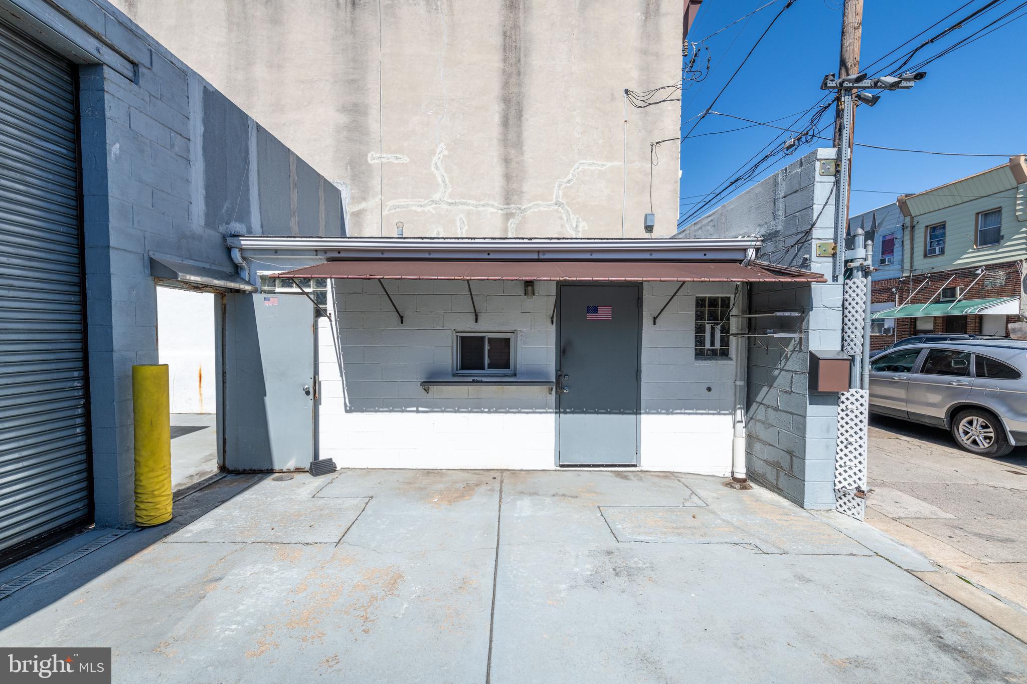 WHITMAN - Commercial Sale