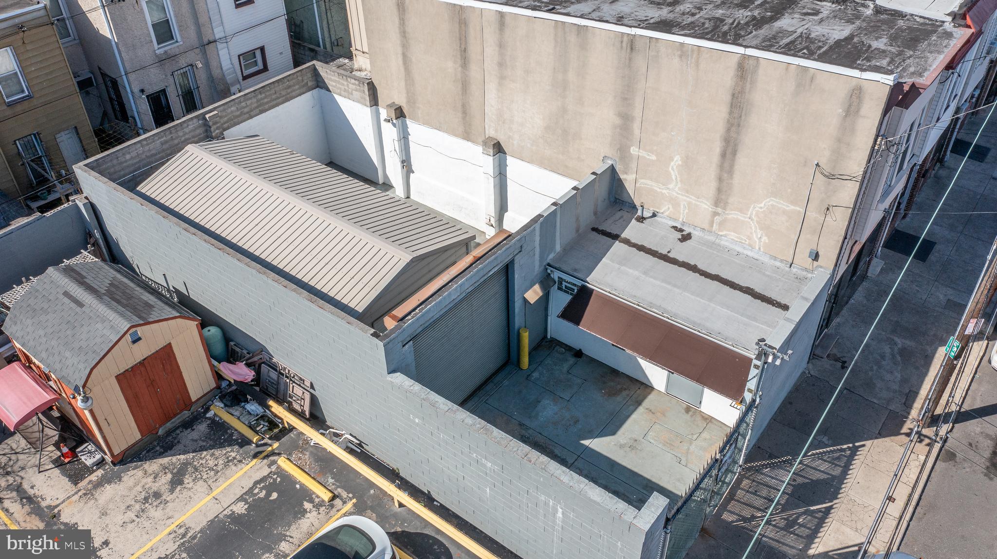 WHITMAN - Commercial Sale