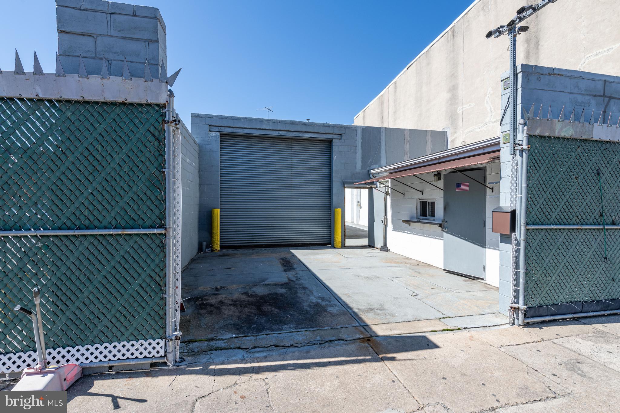 WHITMAN - Commercial Sale