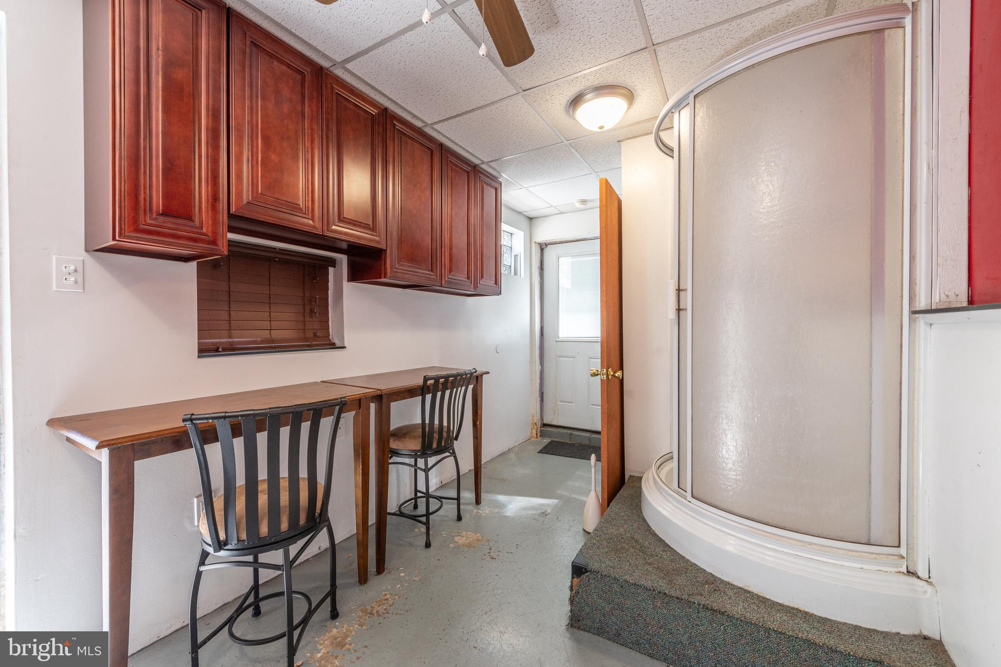 WHITMAN - Commercial Sale