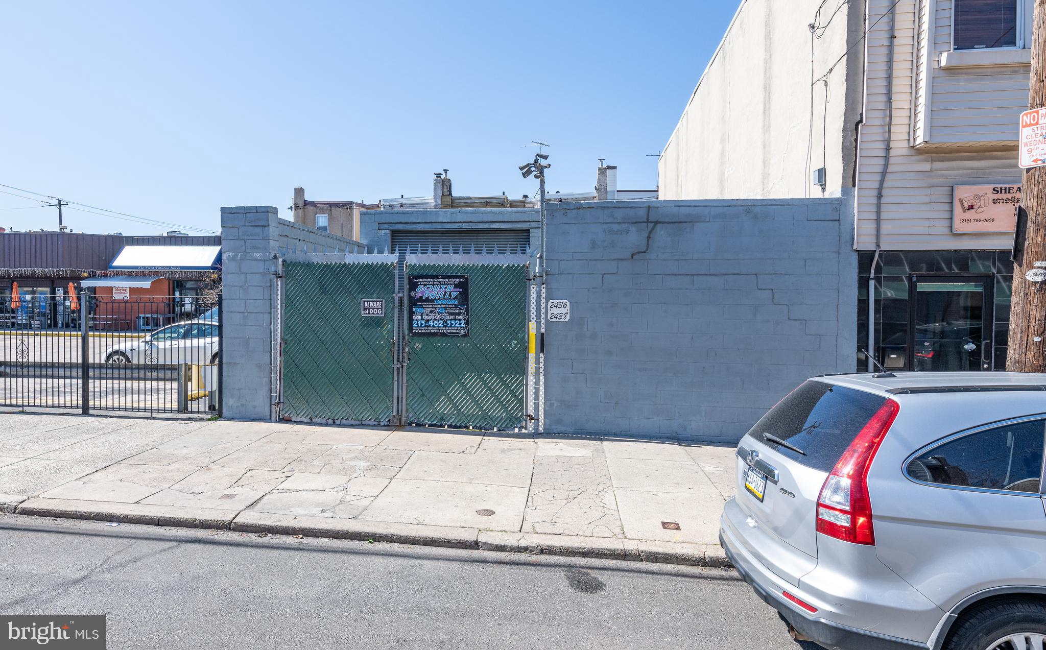 WHITMAN - Commercial Sale