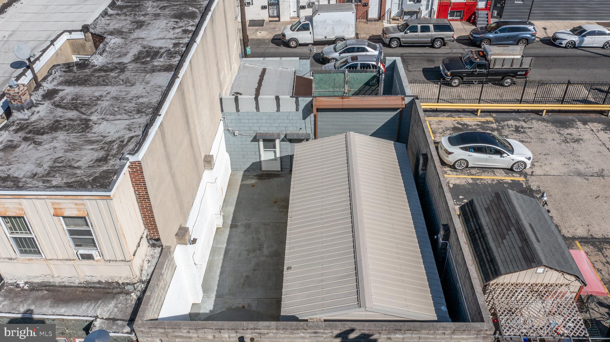 WHITMAN - Commercial Sale