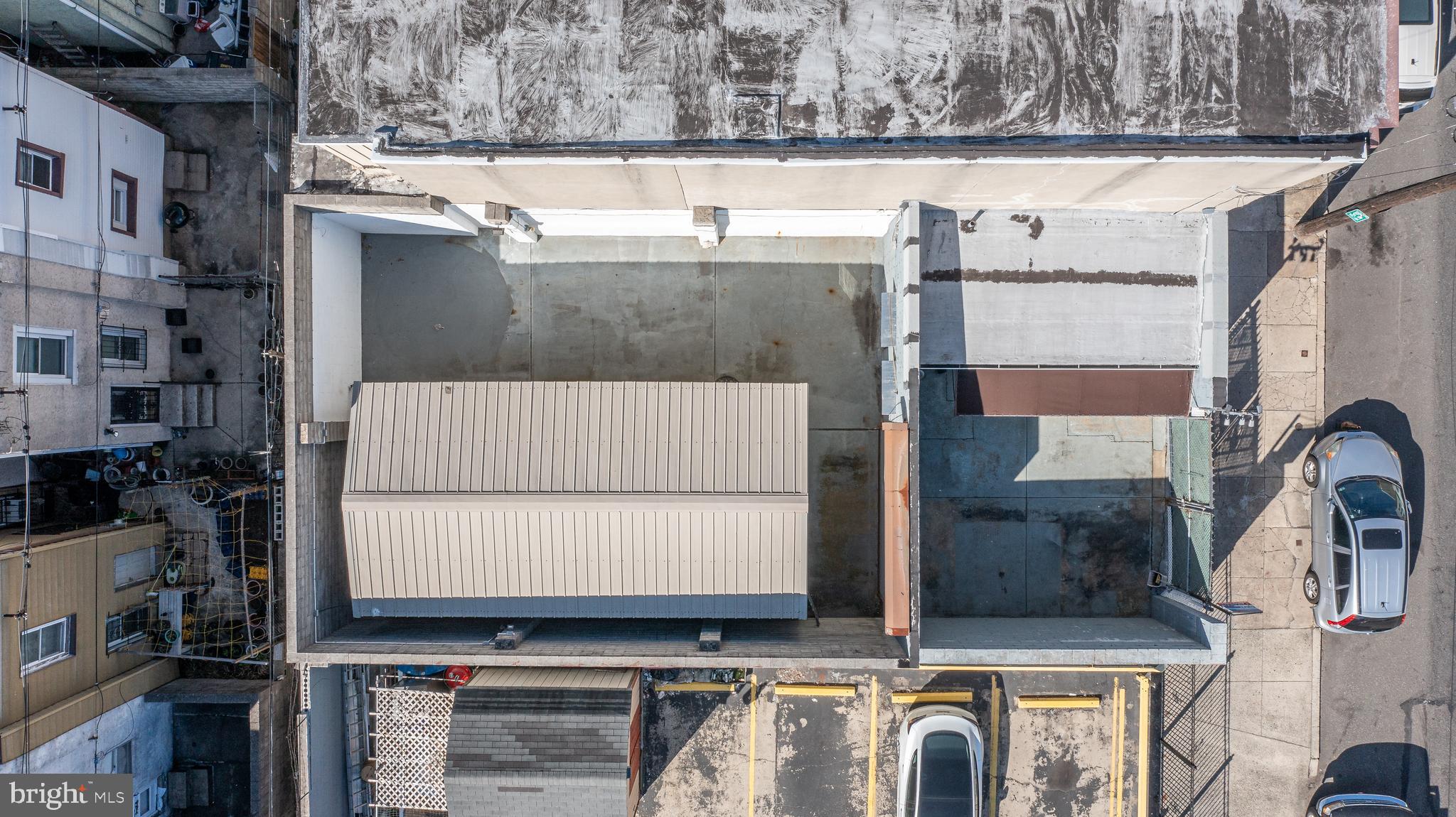 WHITMAN - Commercial Sale