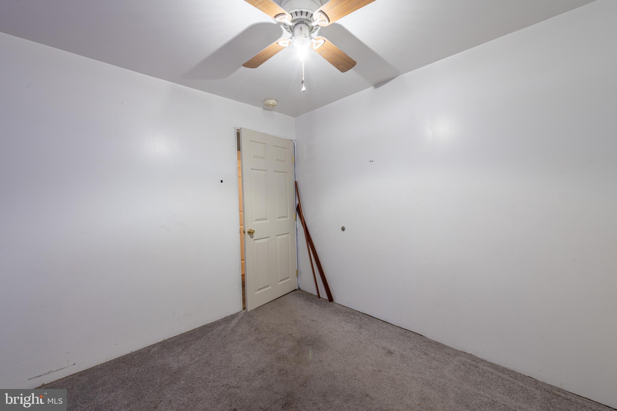 WHITMAN - Commercial Sale