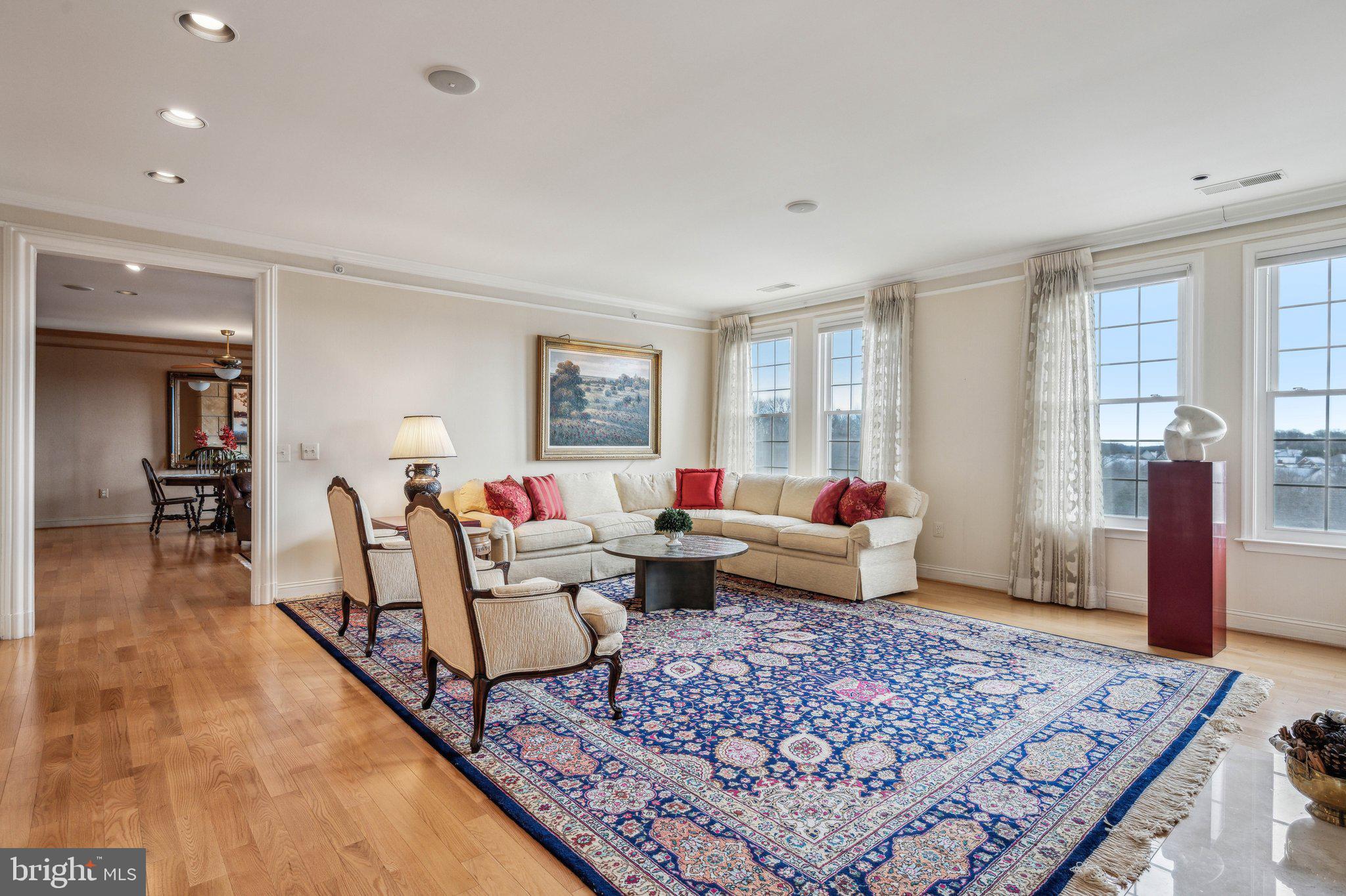 701 FALLSGROVE DRIVE 408