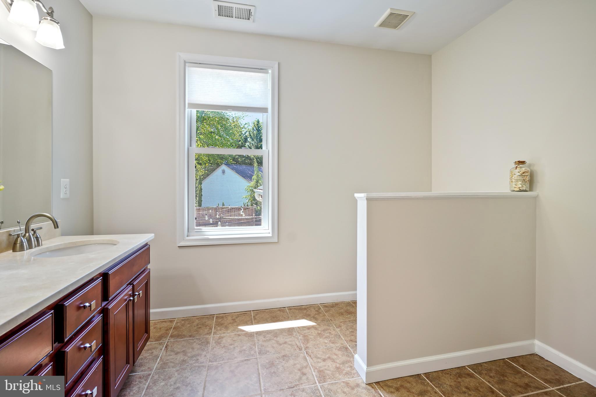 WILLIAMSBURG VILLAGE - Residential