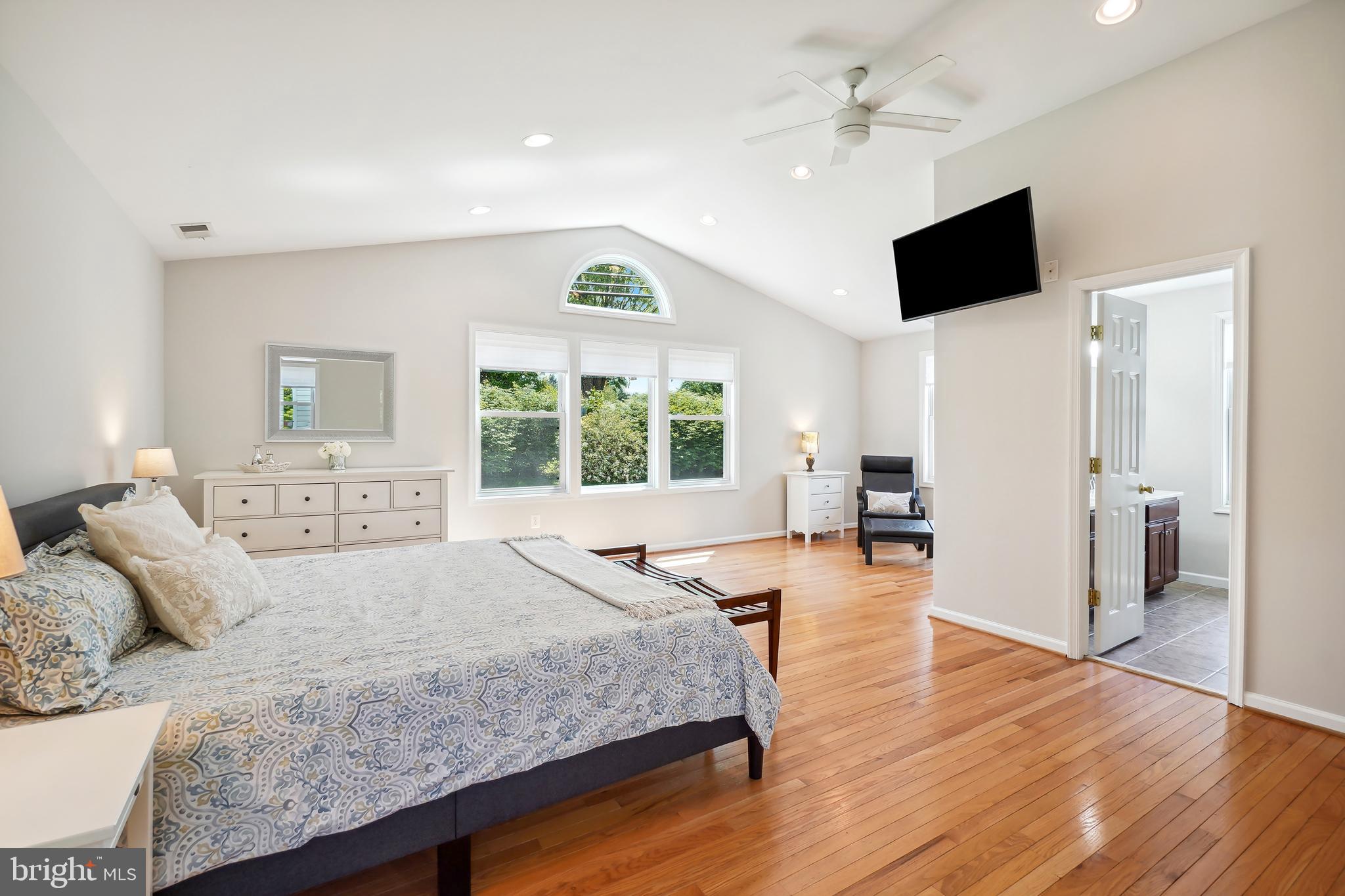 WILLIAMSBURG VILLAGE - Residential