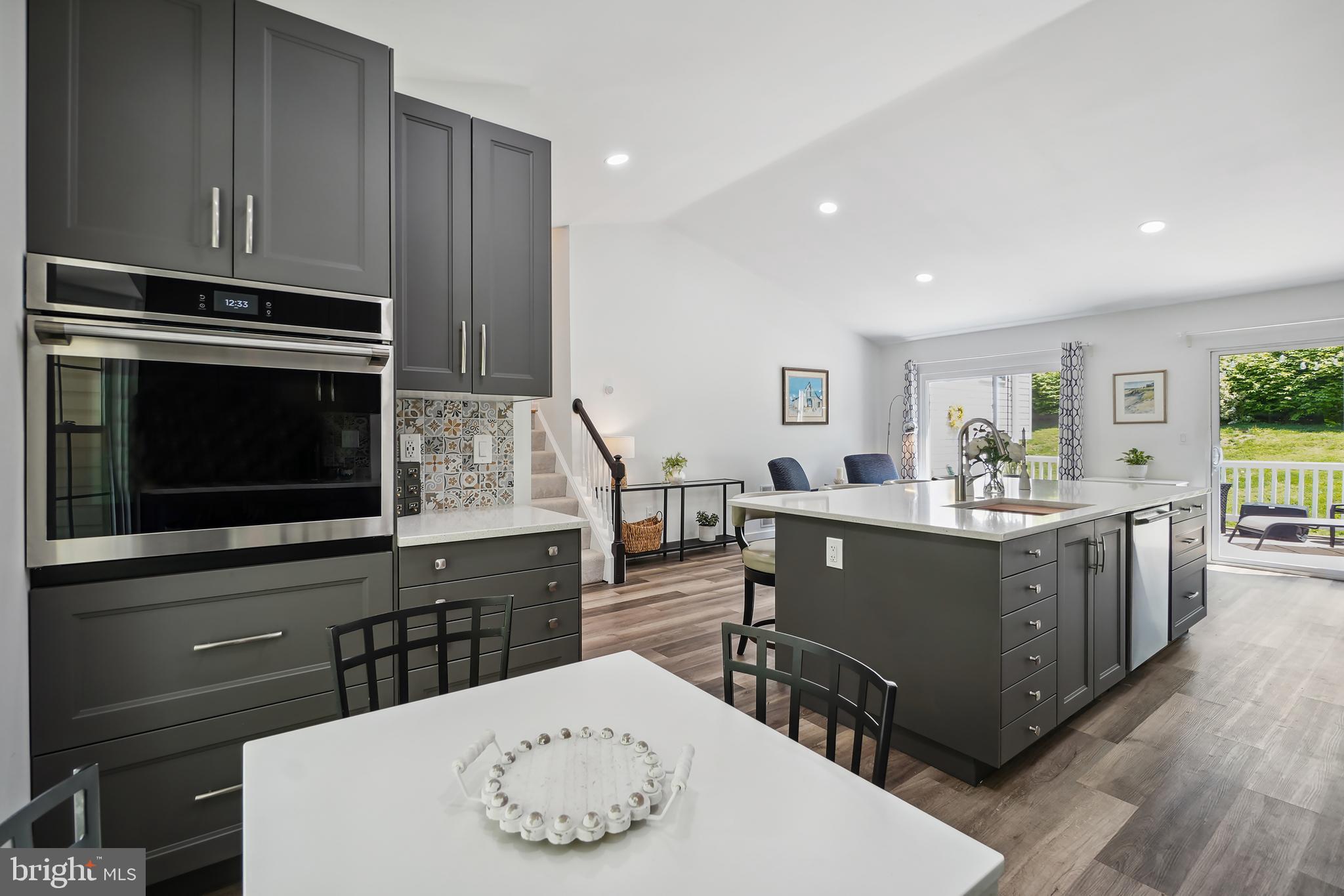 WILLIAMSBURG VILLAGE - Residential