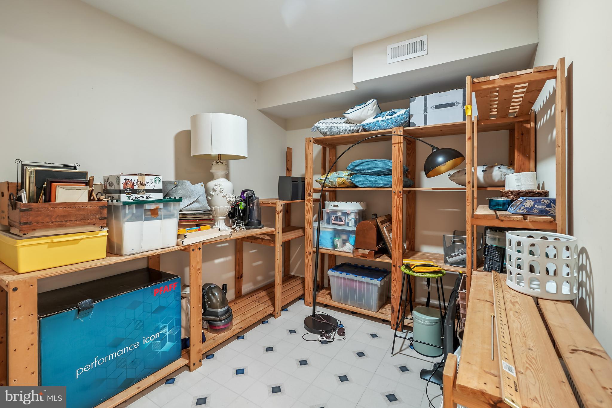 WILLIAMSBURG VILLAGE - Residential