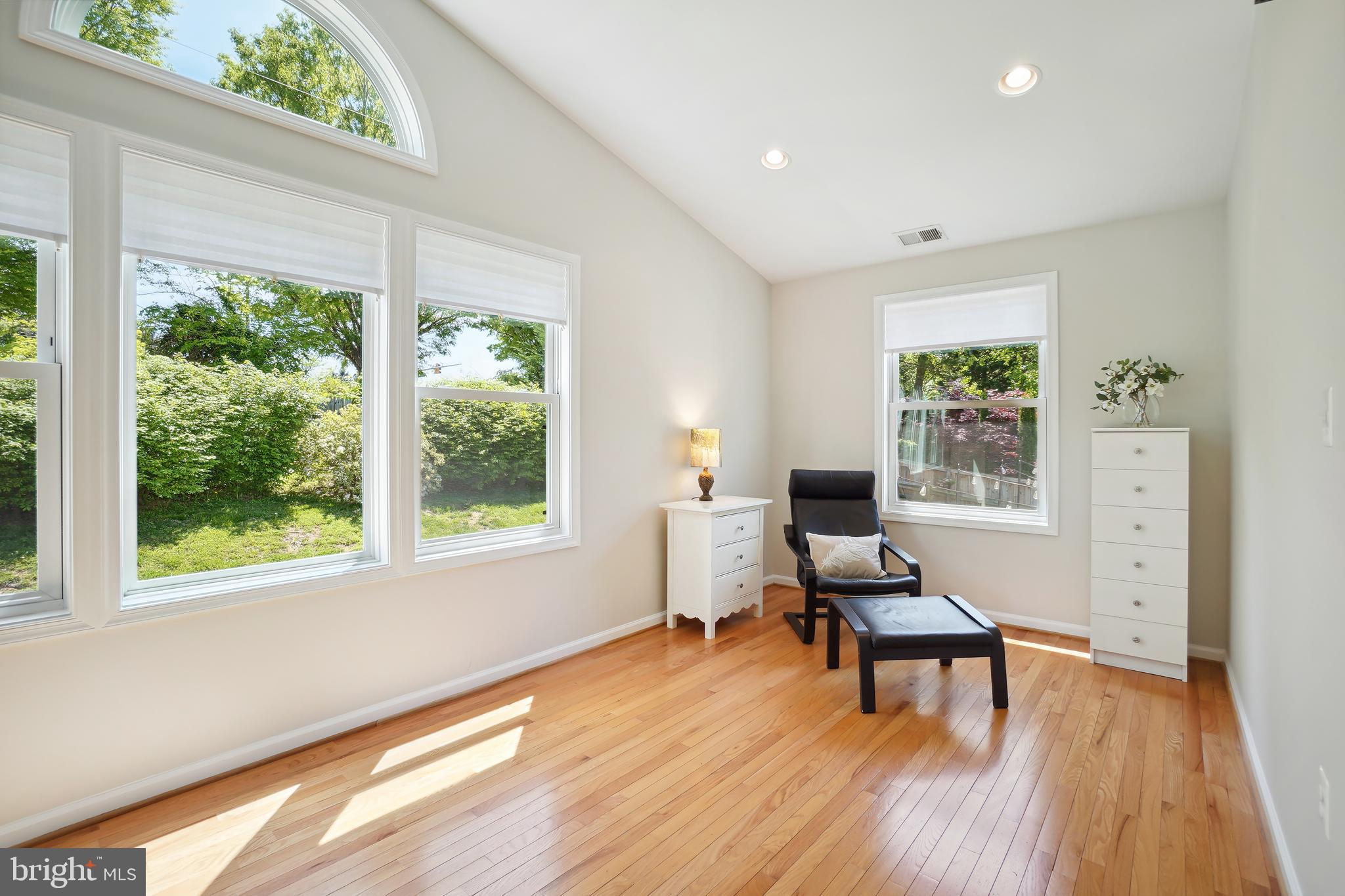 WILLIAMSBURG VILLAGE - Residential