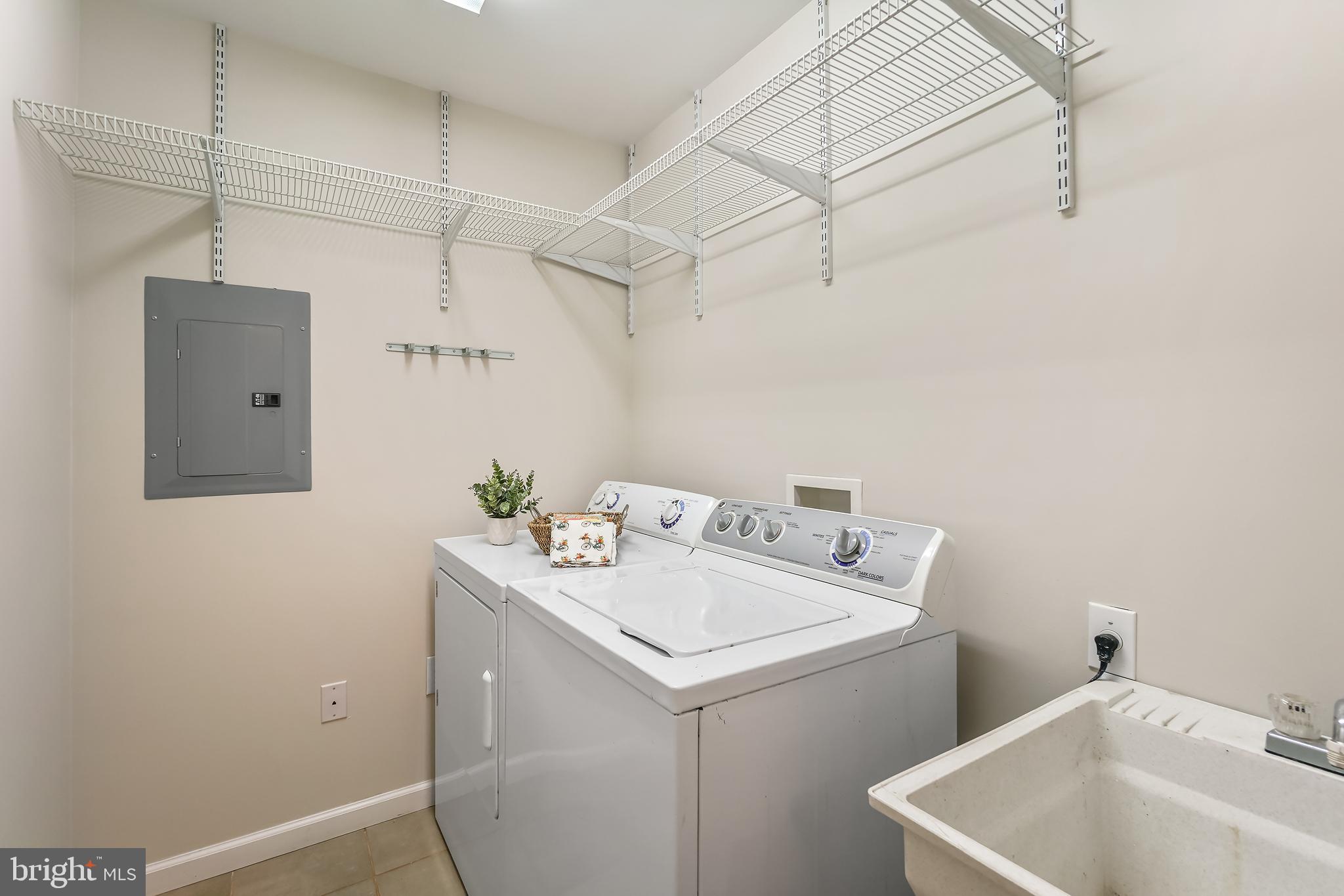 WILLIAMSBURG VILLAGE - Residential