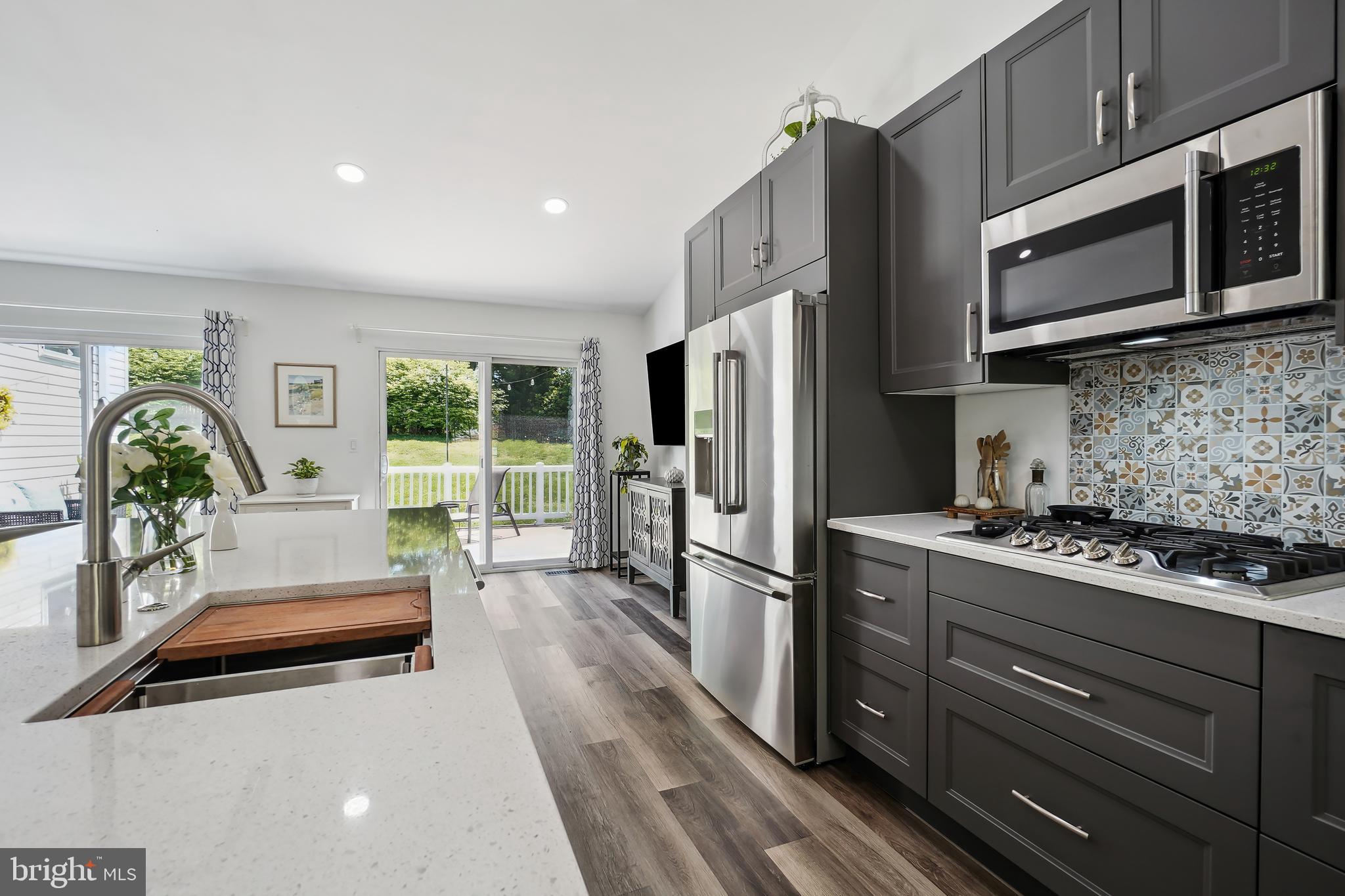 WILLIAMSBURG VILLAGE - Residential