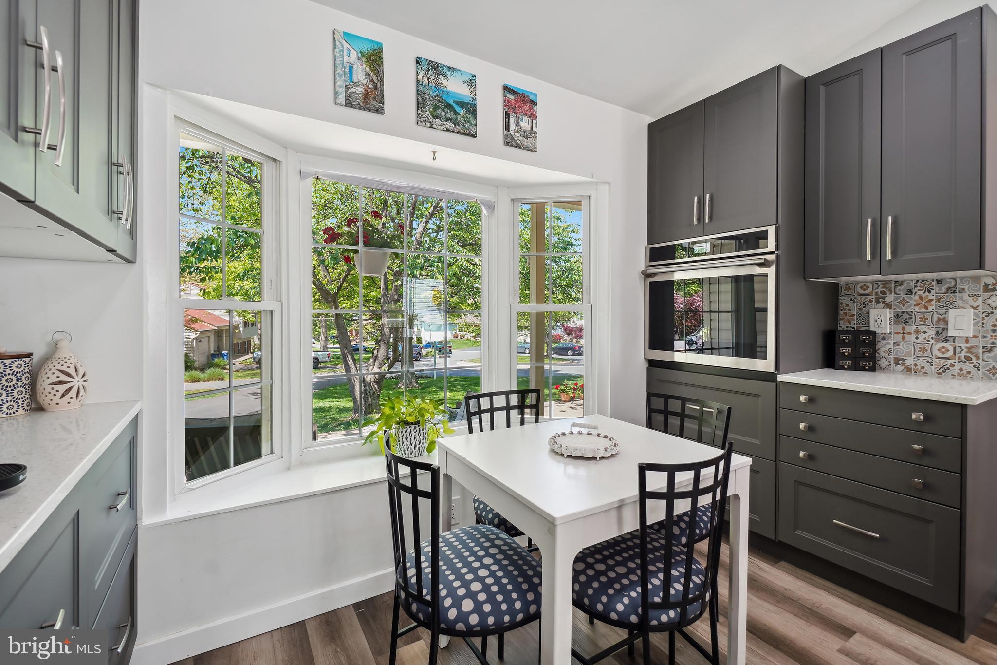 WILLIAMSBURG VILLAGE - Residential