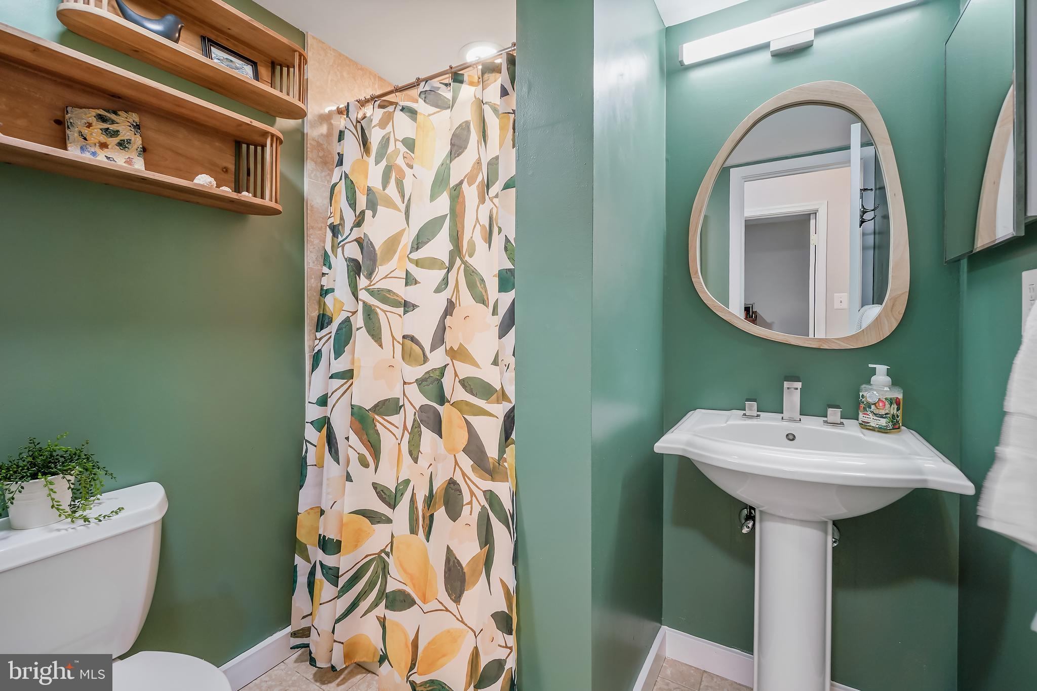 WILLIAMSBURG VILLAGE - Residential