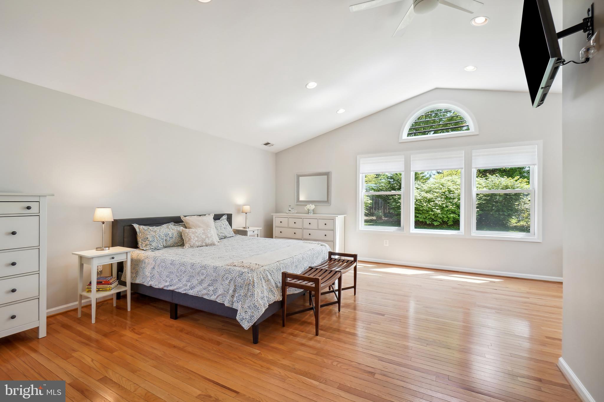 WILLIAMSBURG VILLAGE - Residential