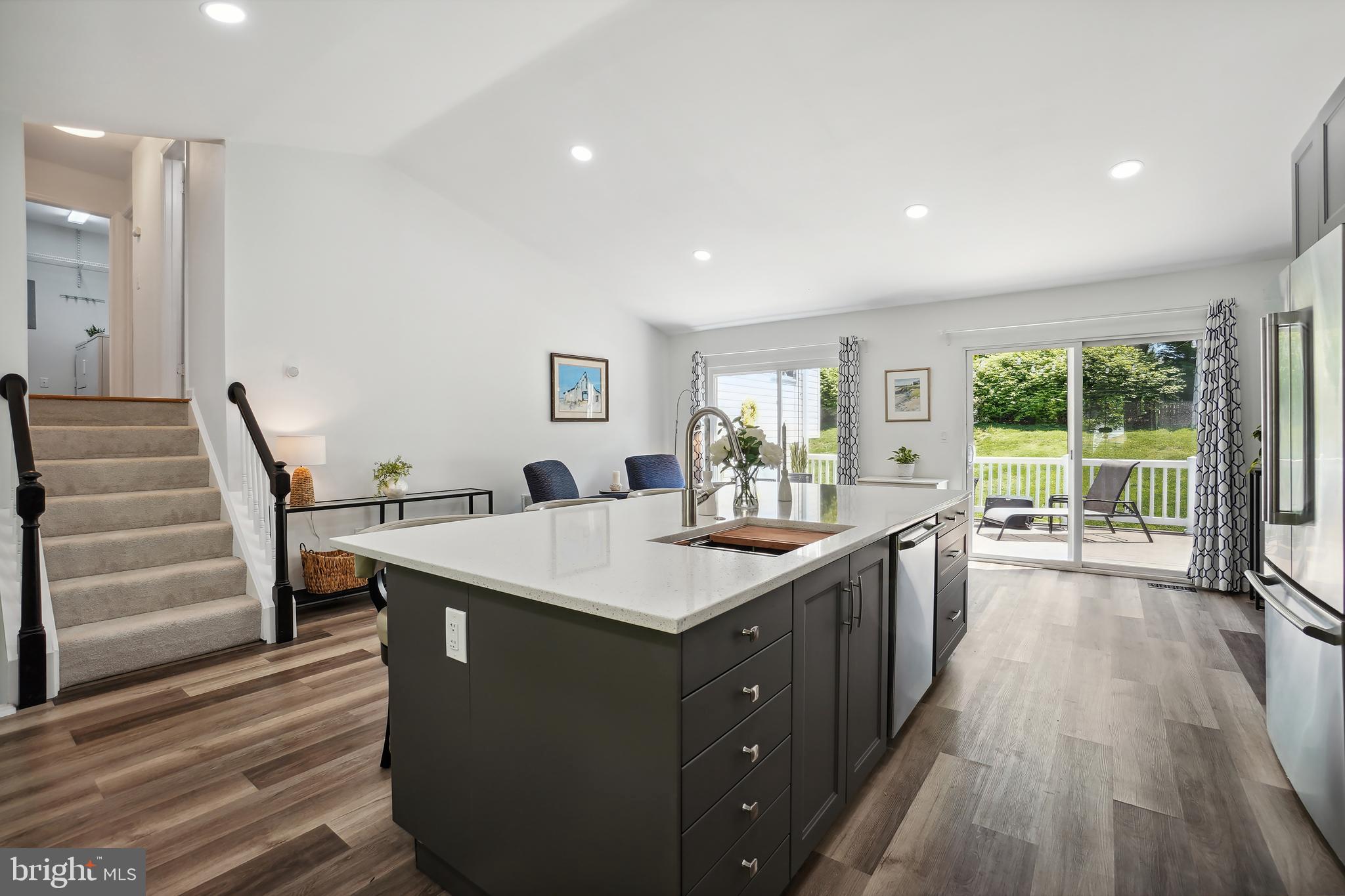 WILLIAMSBURG VILLAGE - Residential